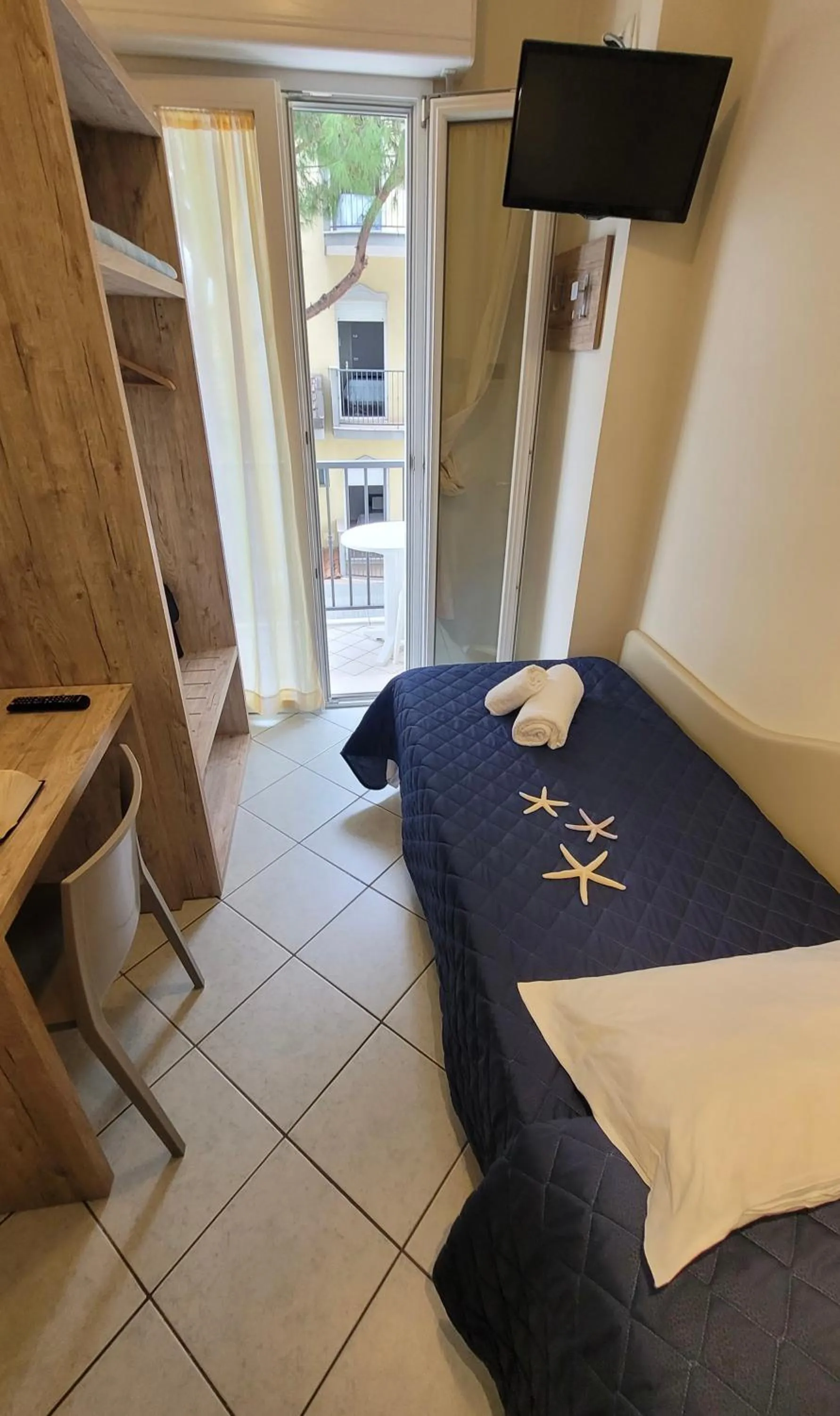 Balcony/Terrace, Bed in Hotel Adigrat