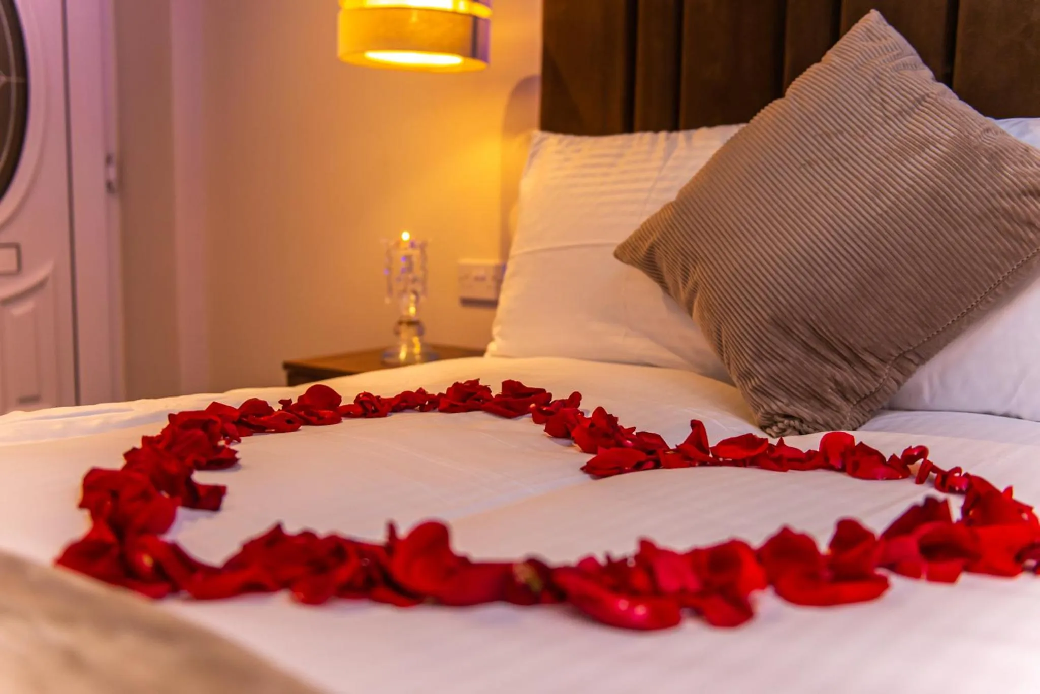 Bedroom, Bed in Optimal Apartments