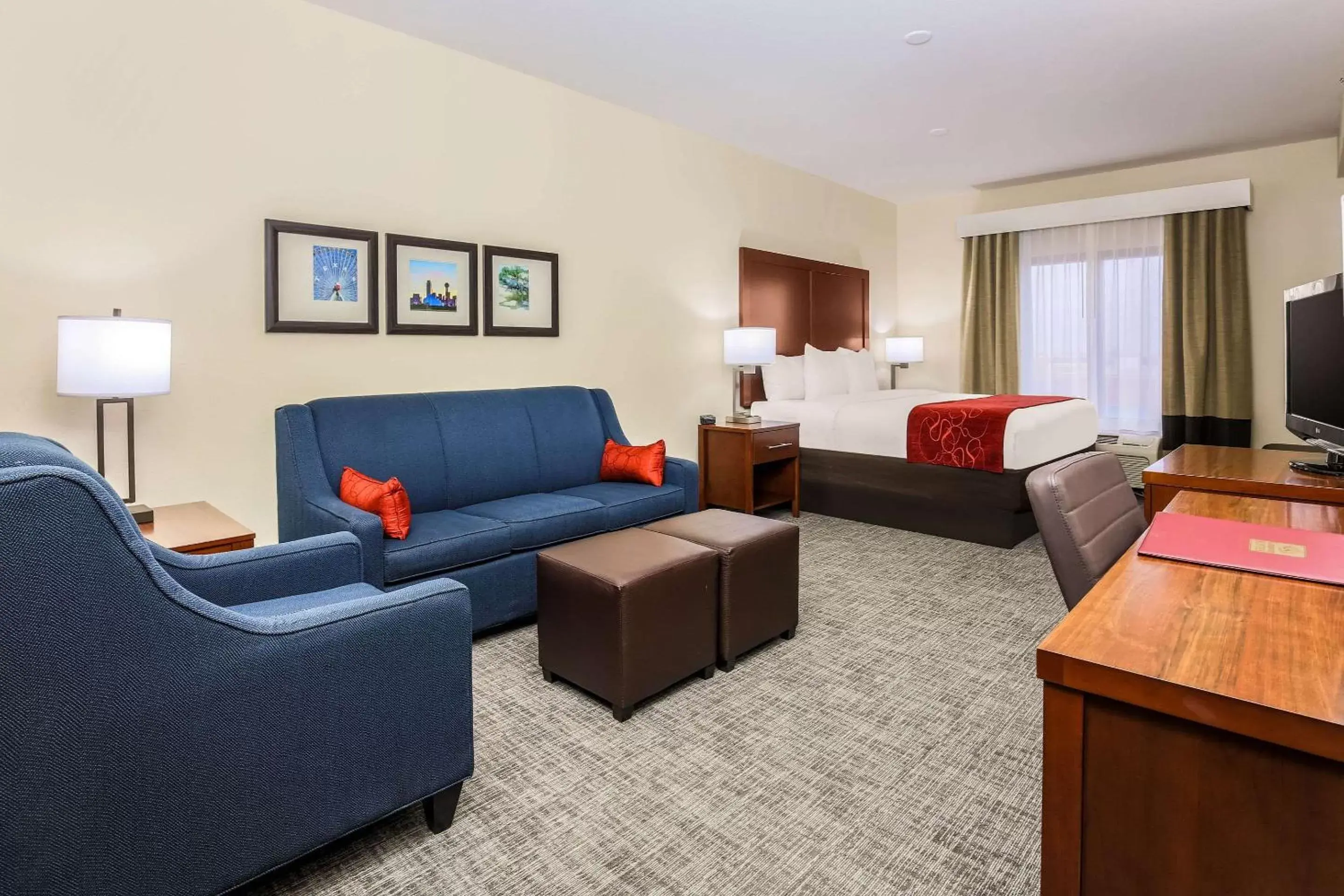 Photo of the whole room, Seating Area in Comfort Suites DFW N/Grapevine