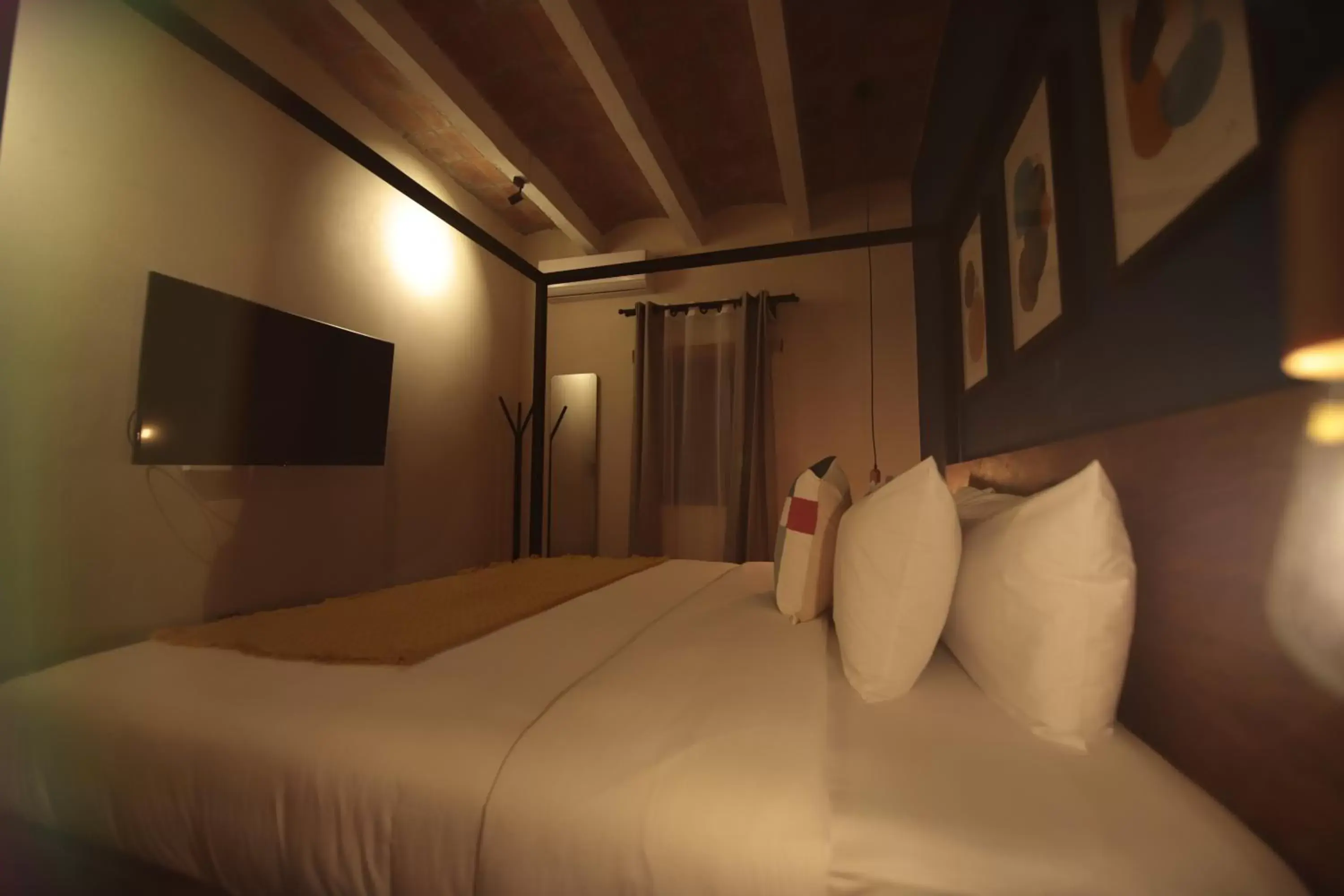 Bed in Antigua Trece Hotel Fusión
