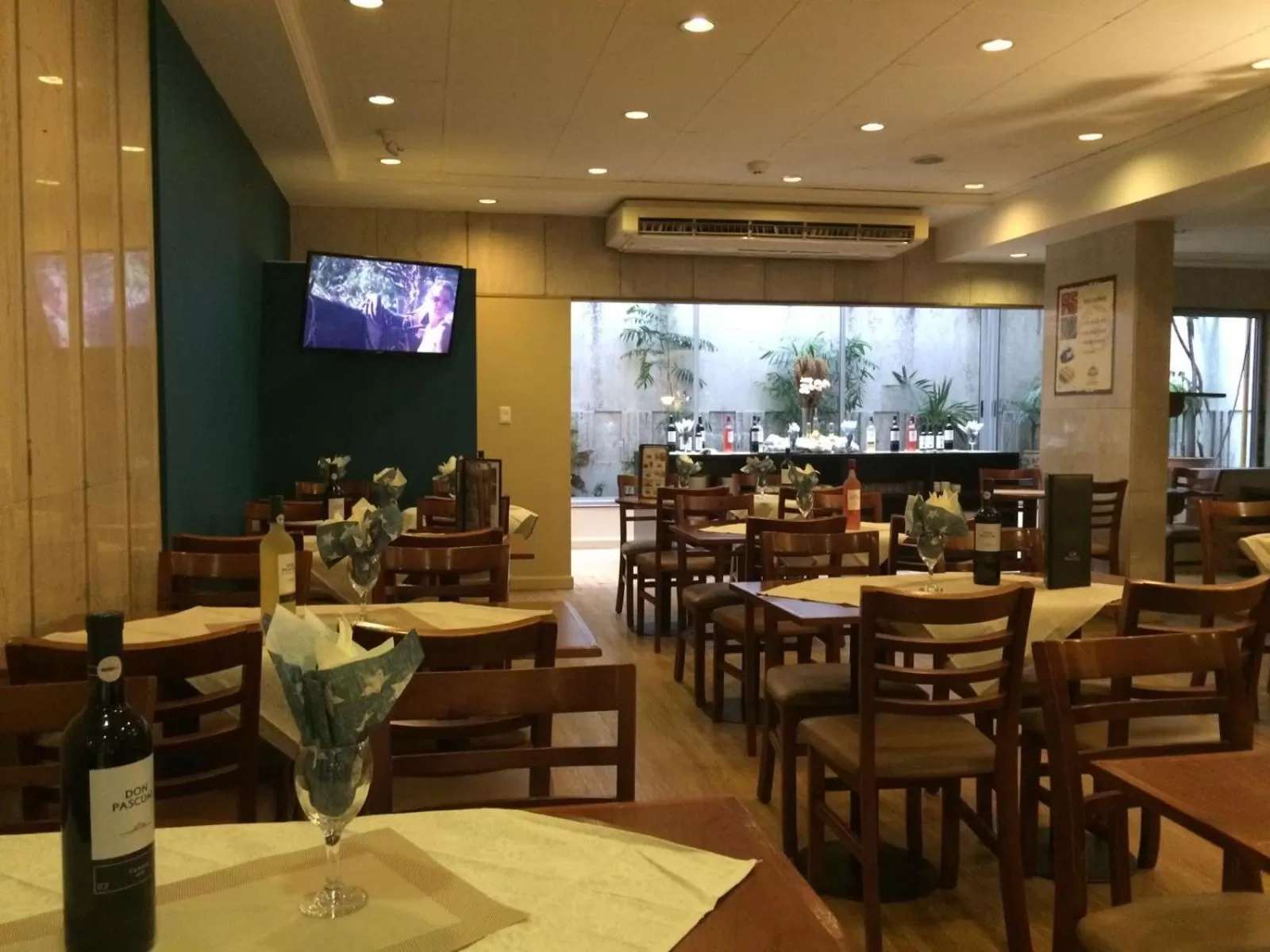 Restaurant/places to eat in Hotel Europa