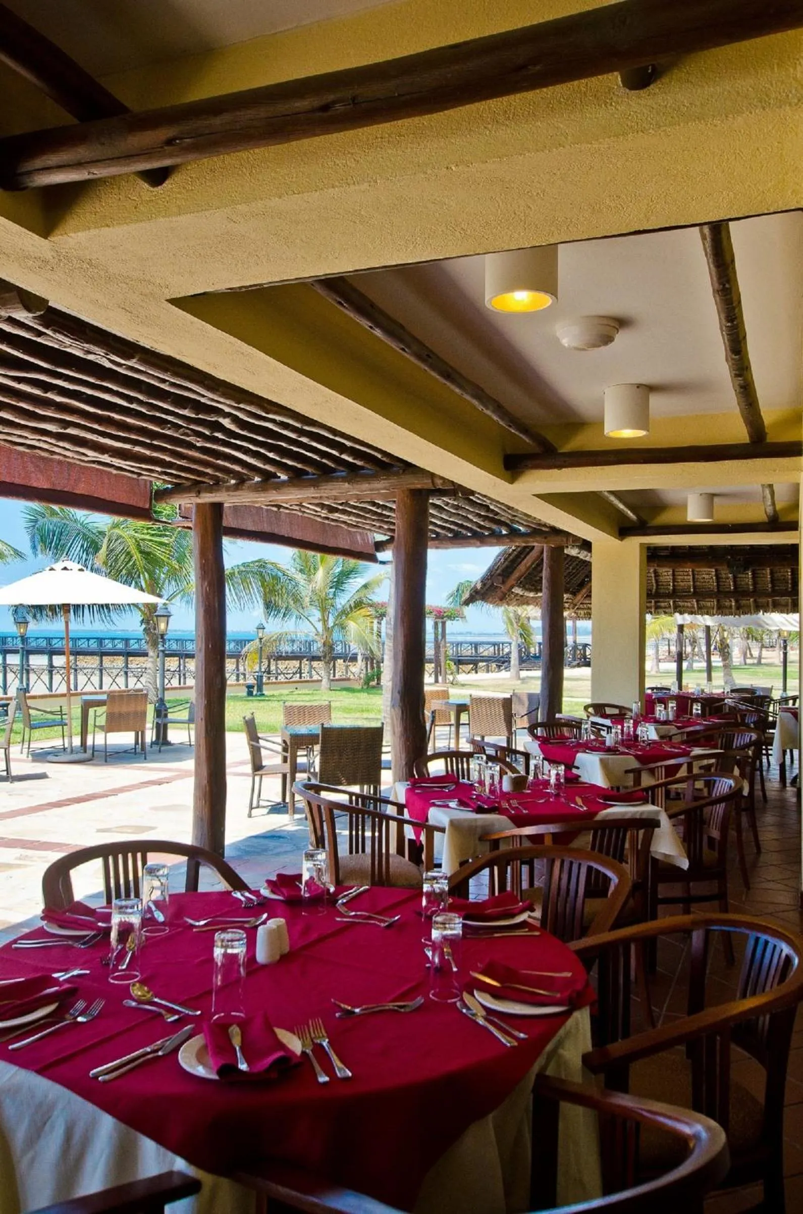 Restaurant/places to eat in White Sands Hotel