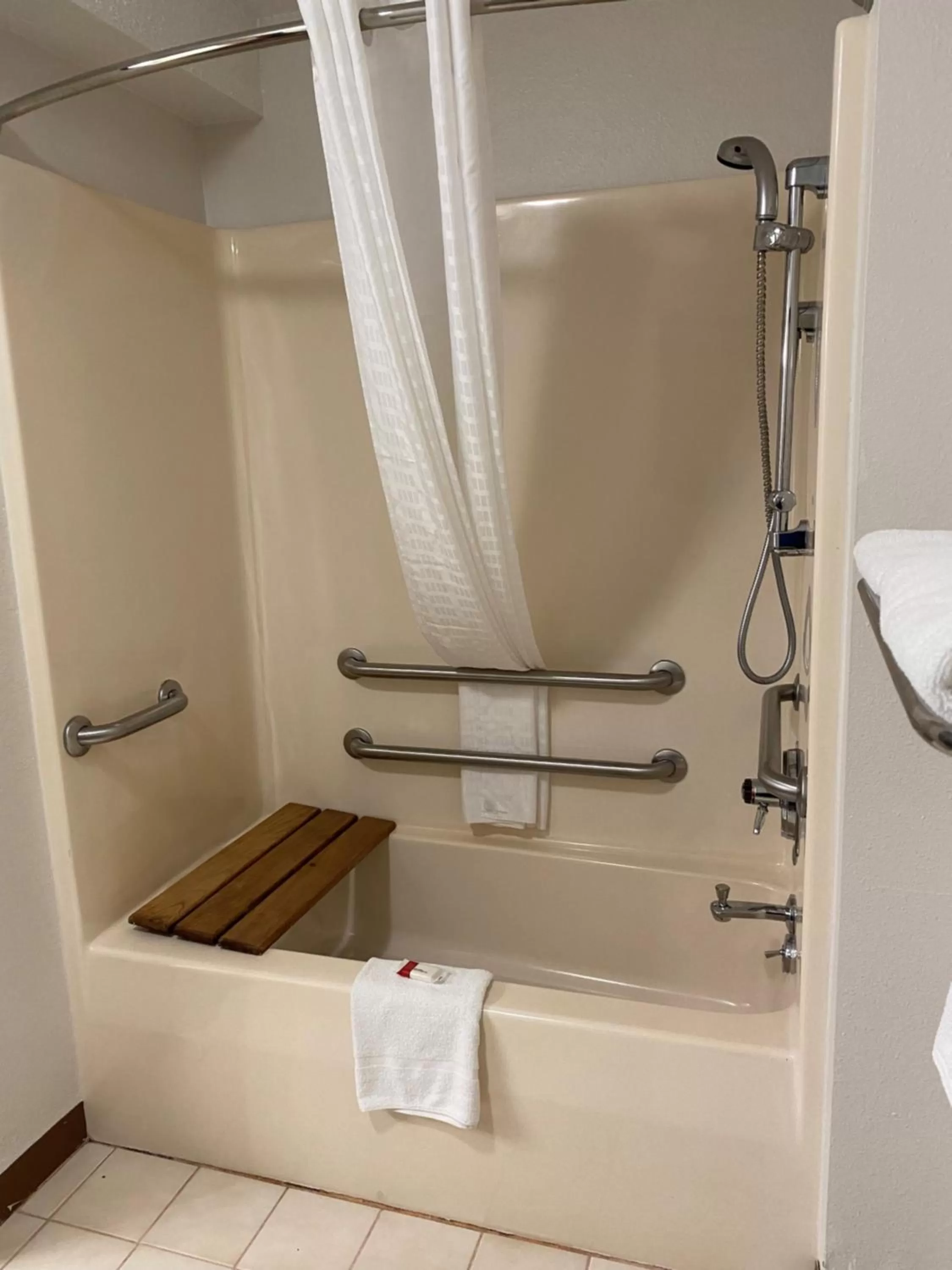 Super 8 by Wyndham Independence IA