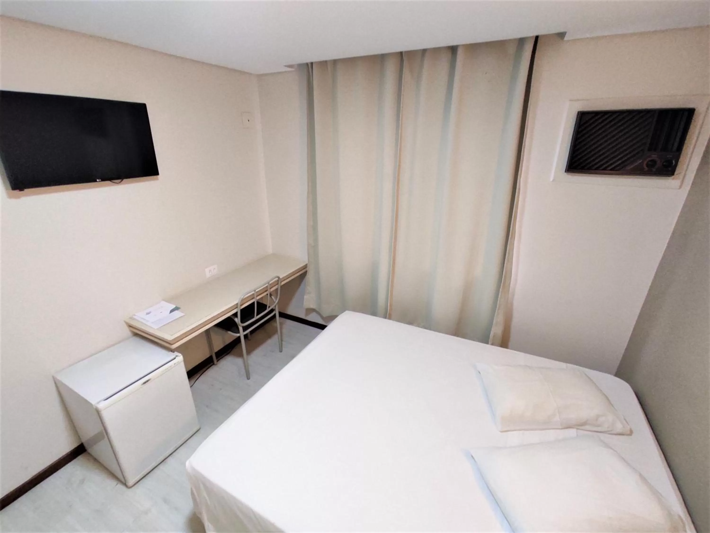 Bedroom, Bed in Granville Hotel