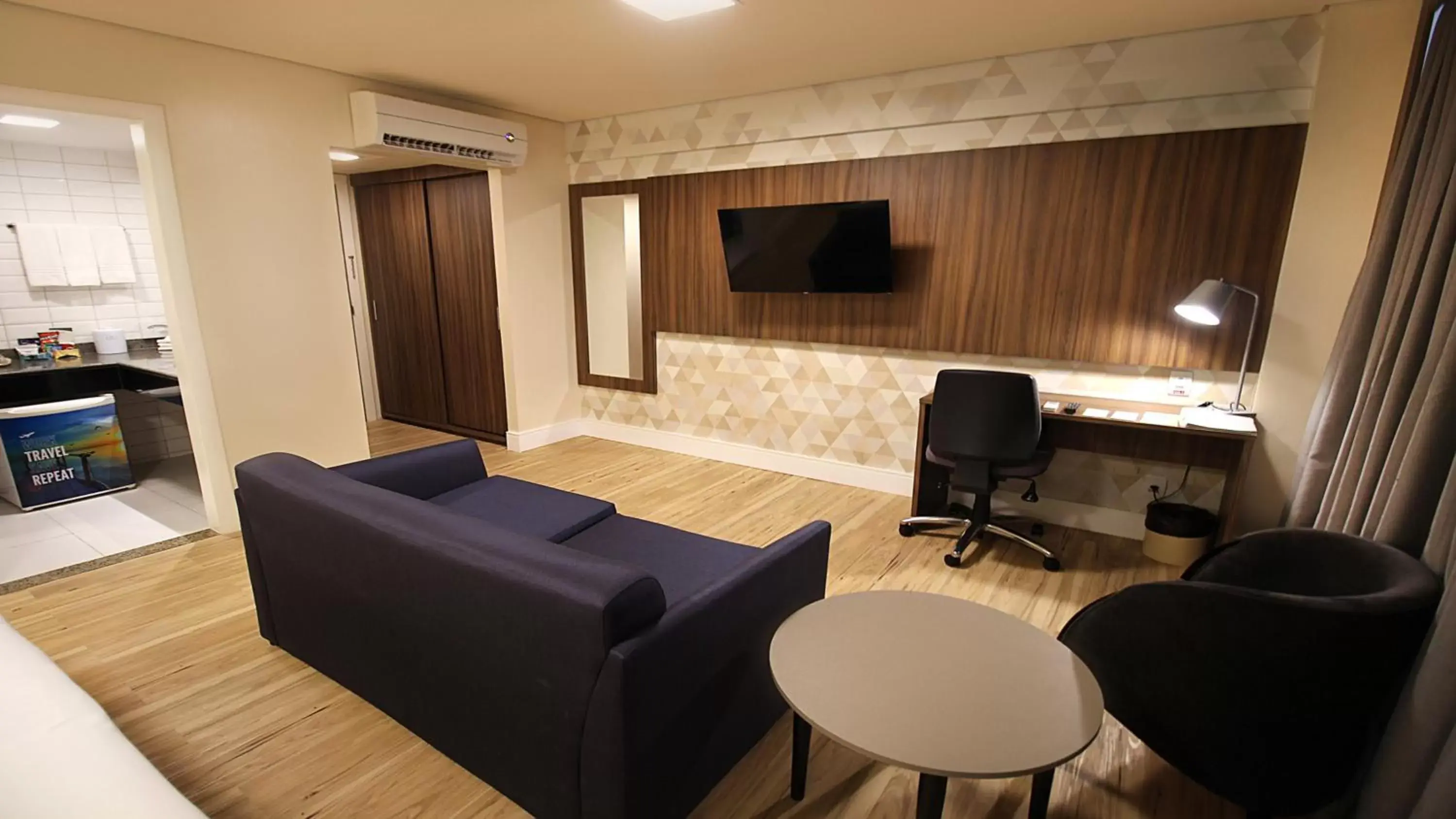 Bedroom, Seating Area in Holiday Inn Fortaleza, an IHG Hotel