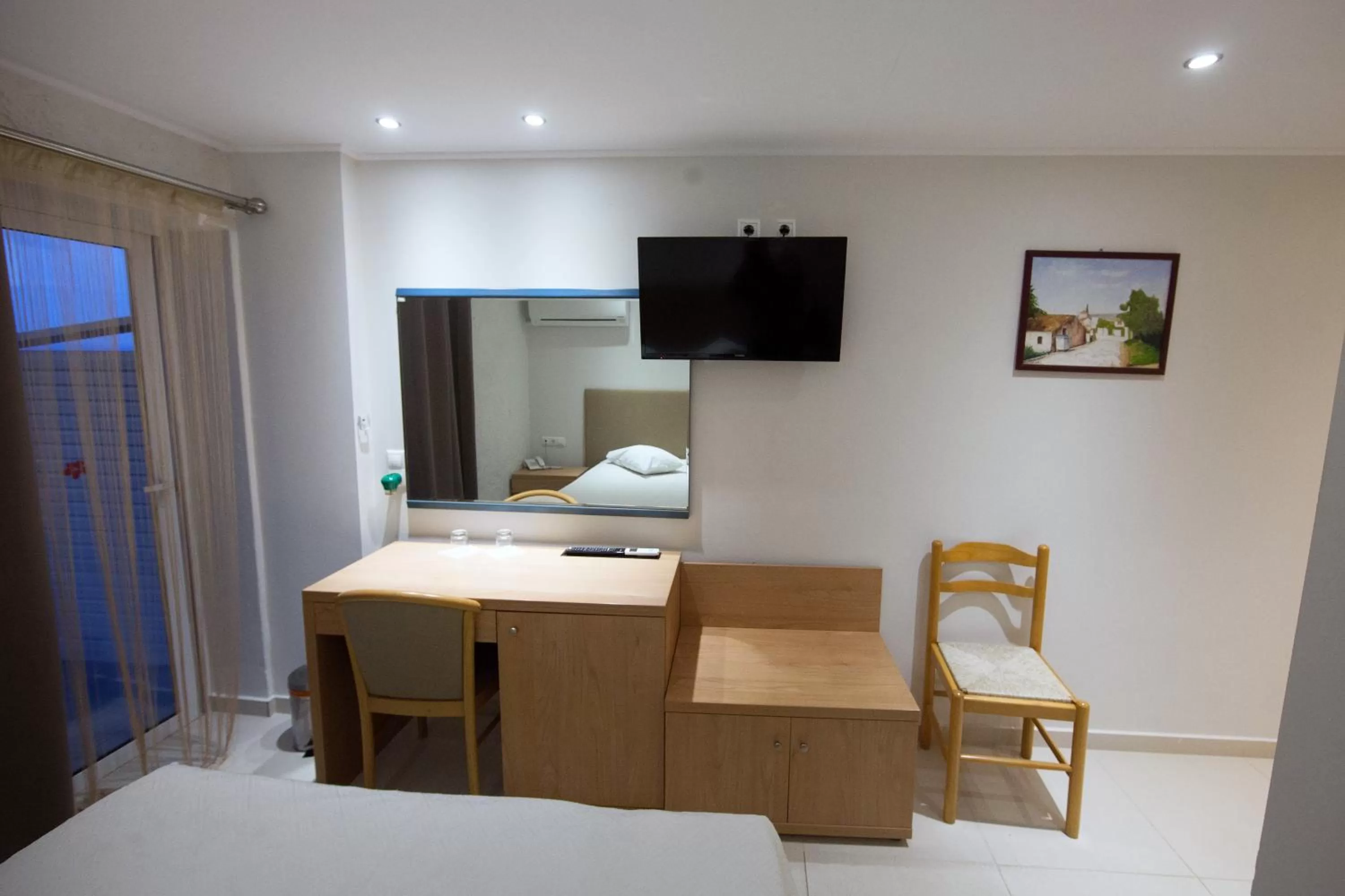 Photo of the whole room in Thomas Beach Hotel