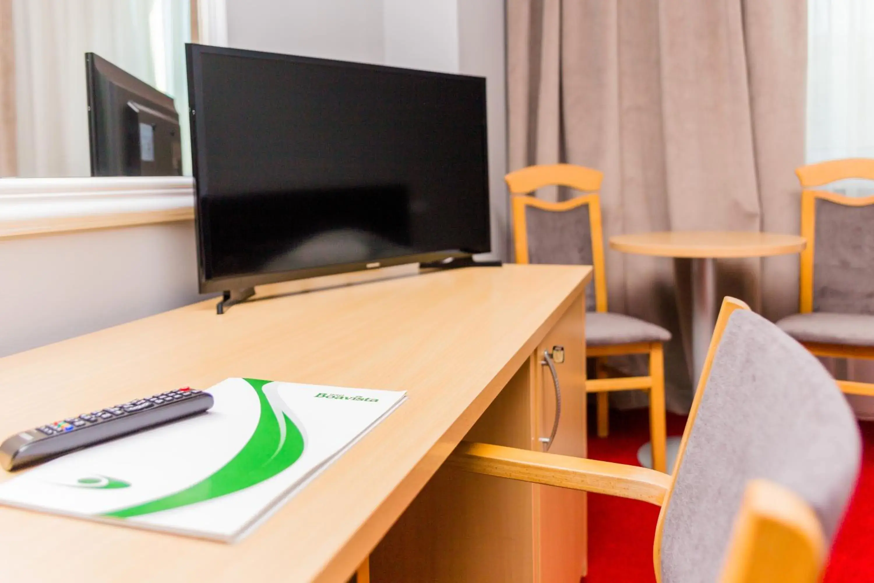 Bedroom, TV/Entertainment Center in Hotel Boavista