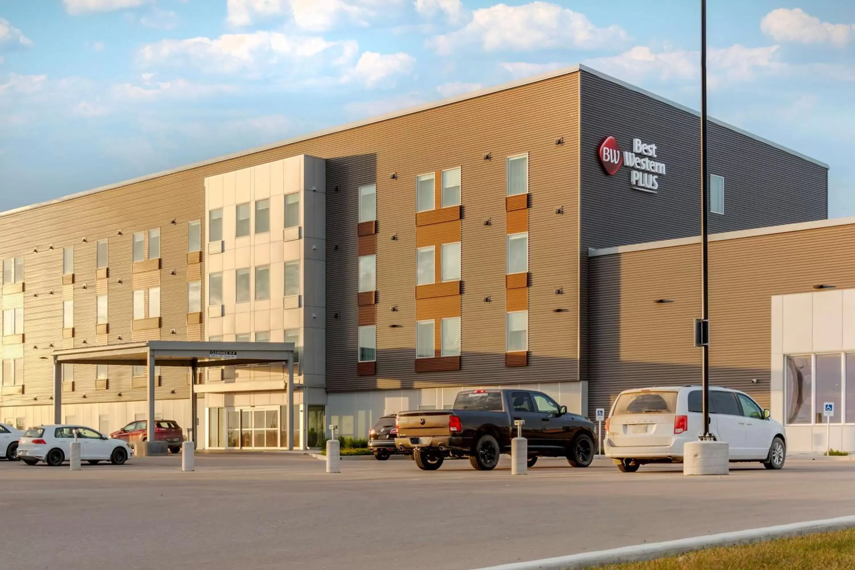 Property Building in Best Western Plus Dauphin