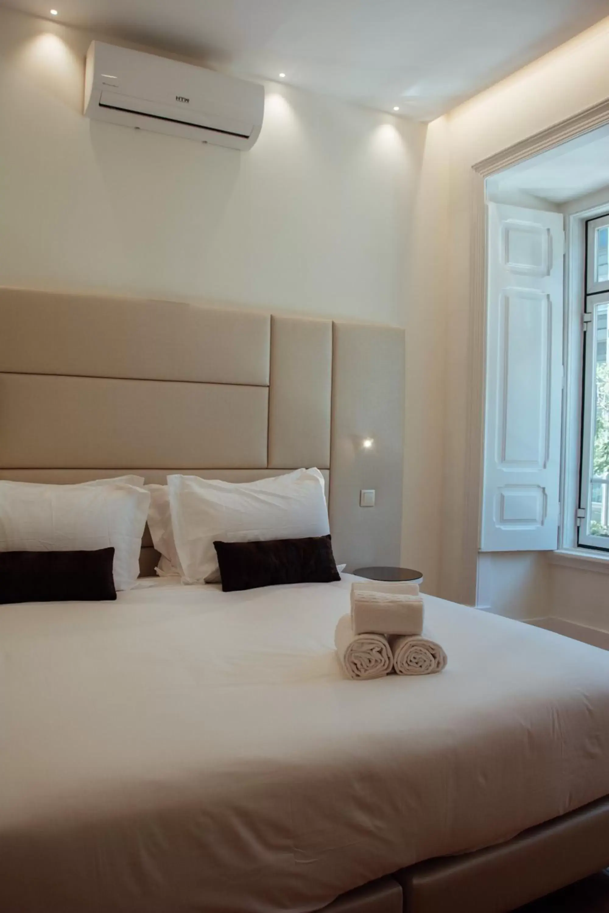 Decorative detail, Bed in Le Premier Lisbon Suites