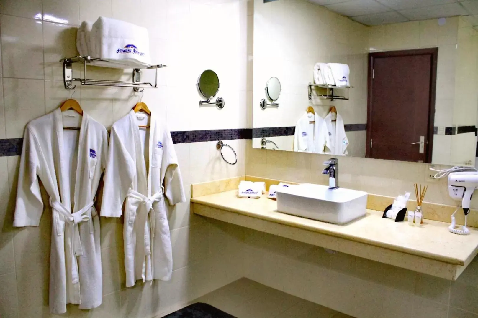 Deluxe Suite with Spa Bath in Howard Johnson Ciudad del Este Deluxe Suite with Spa Bath in Howard Johnson Ciudad del Este