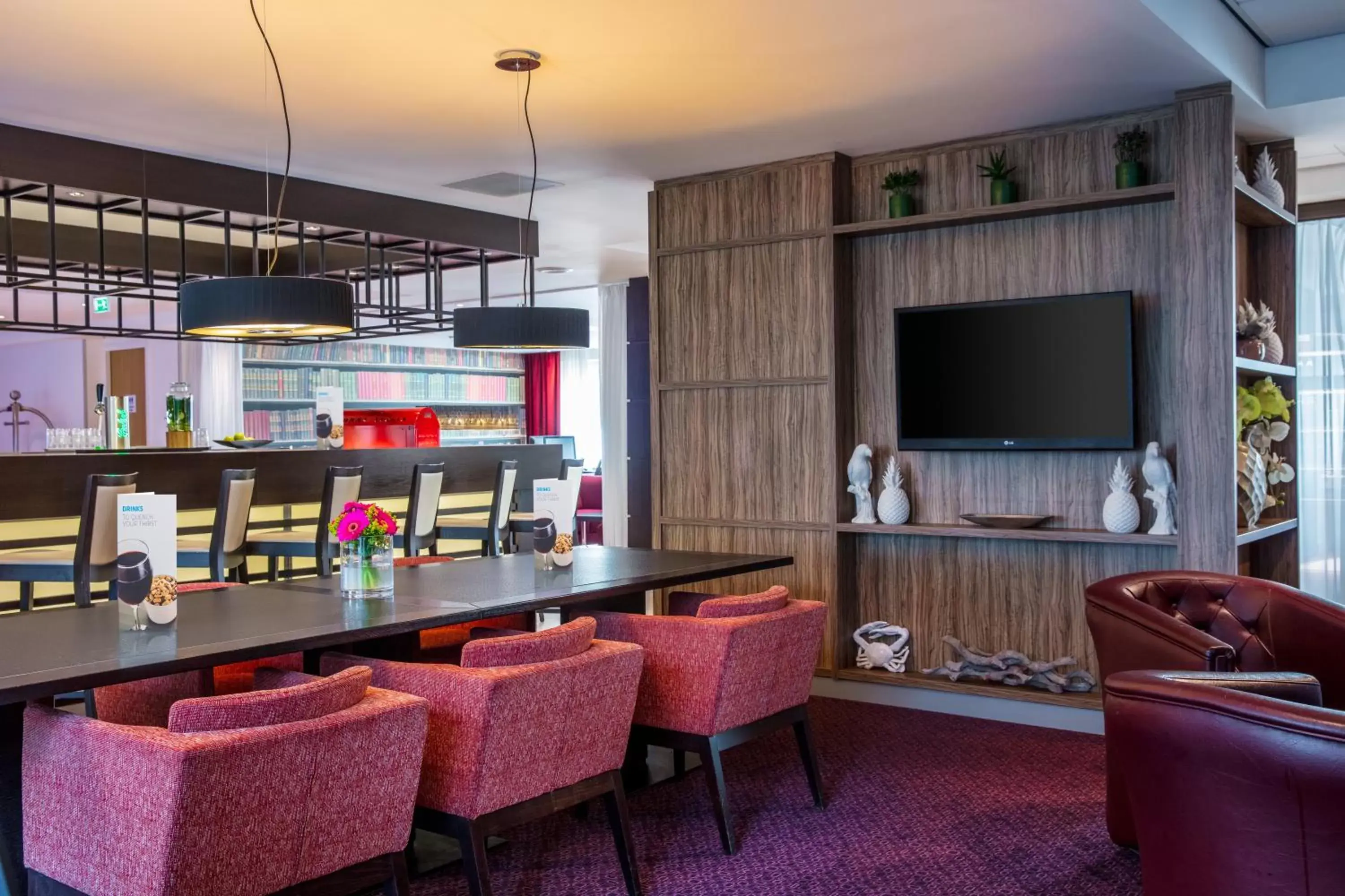 Property building, Lounge/Bar in Holiday Inn Express Amsterdam - Sloterdijk Station, an IHG Hotel