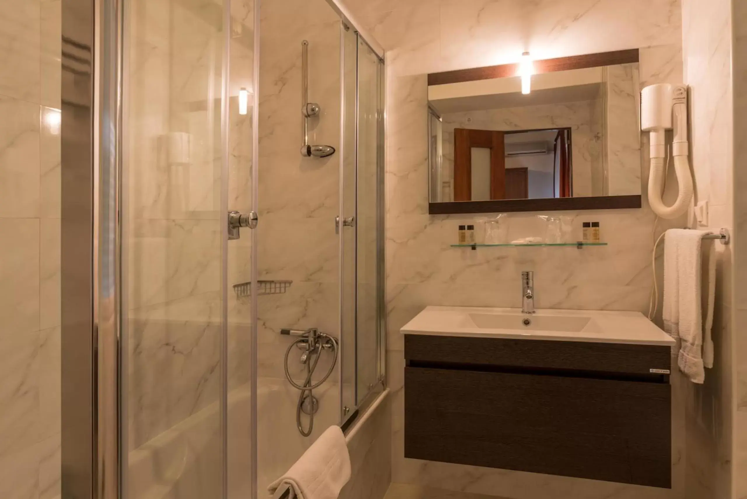 Bathroom in Pao de Acucar Hotel