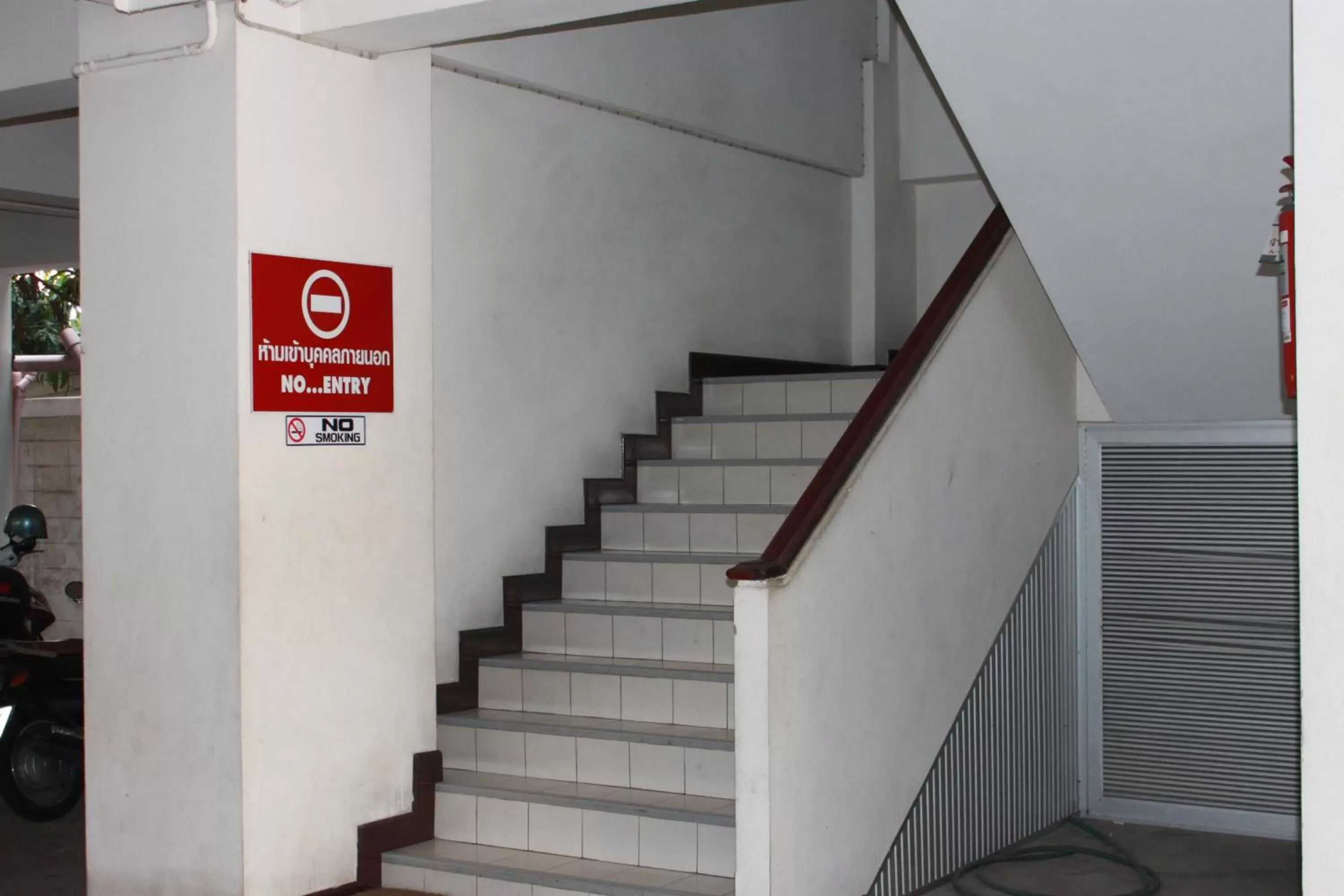 Property building in Soi 5 Apartment Property building in Soi 5 Apartment