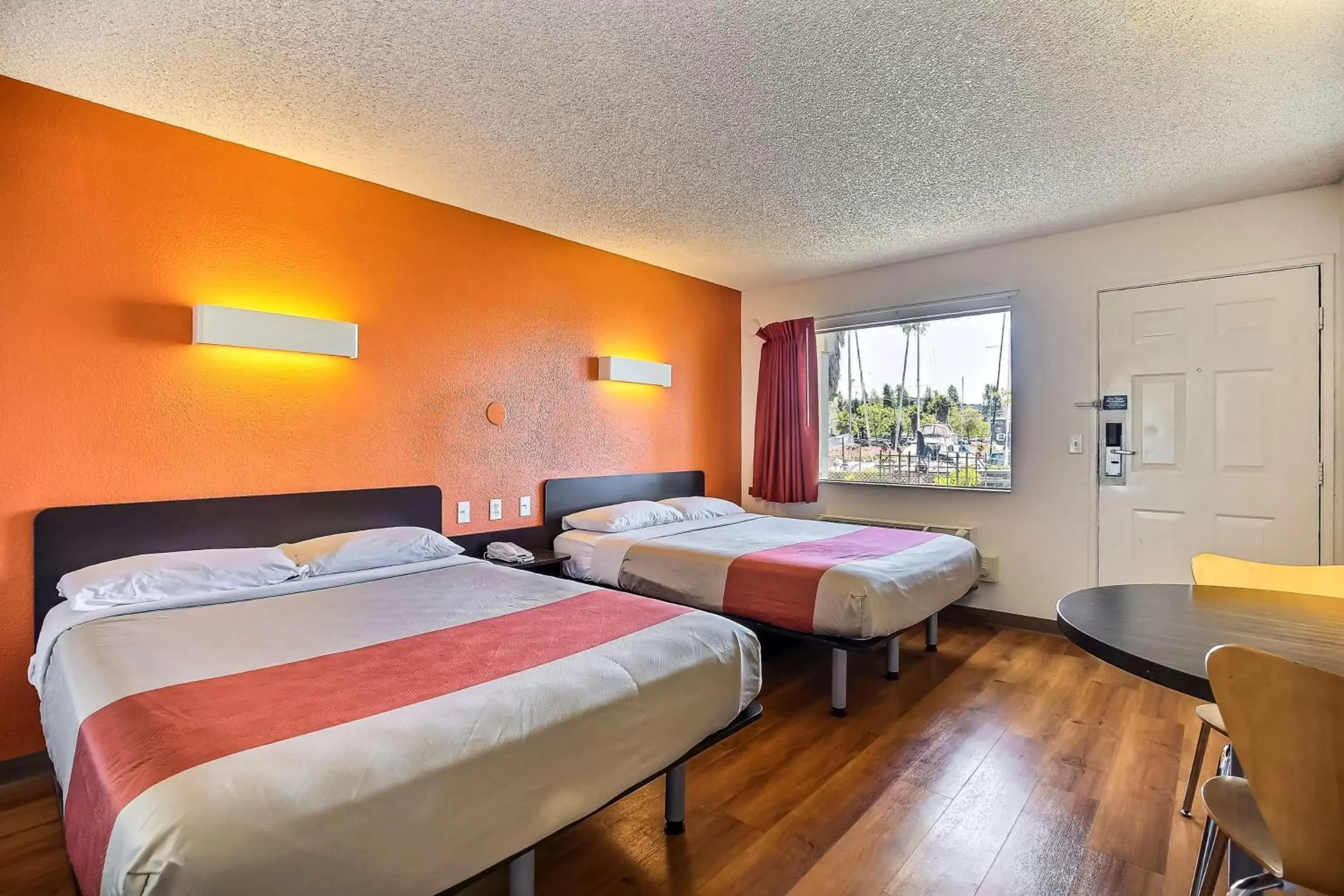 Bedroom, Room Photo in Motel 6-Oakland, CA - Embarcadero