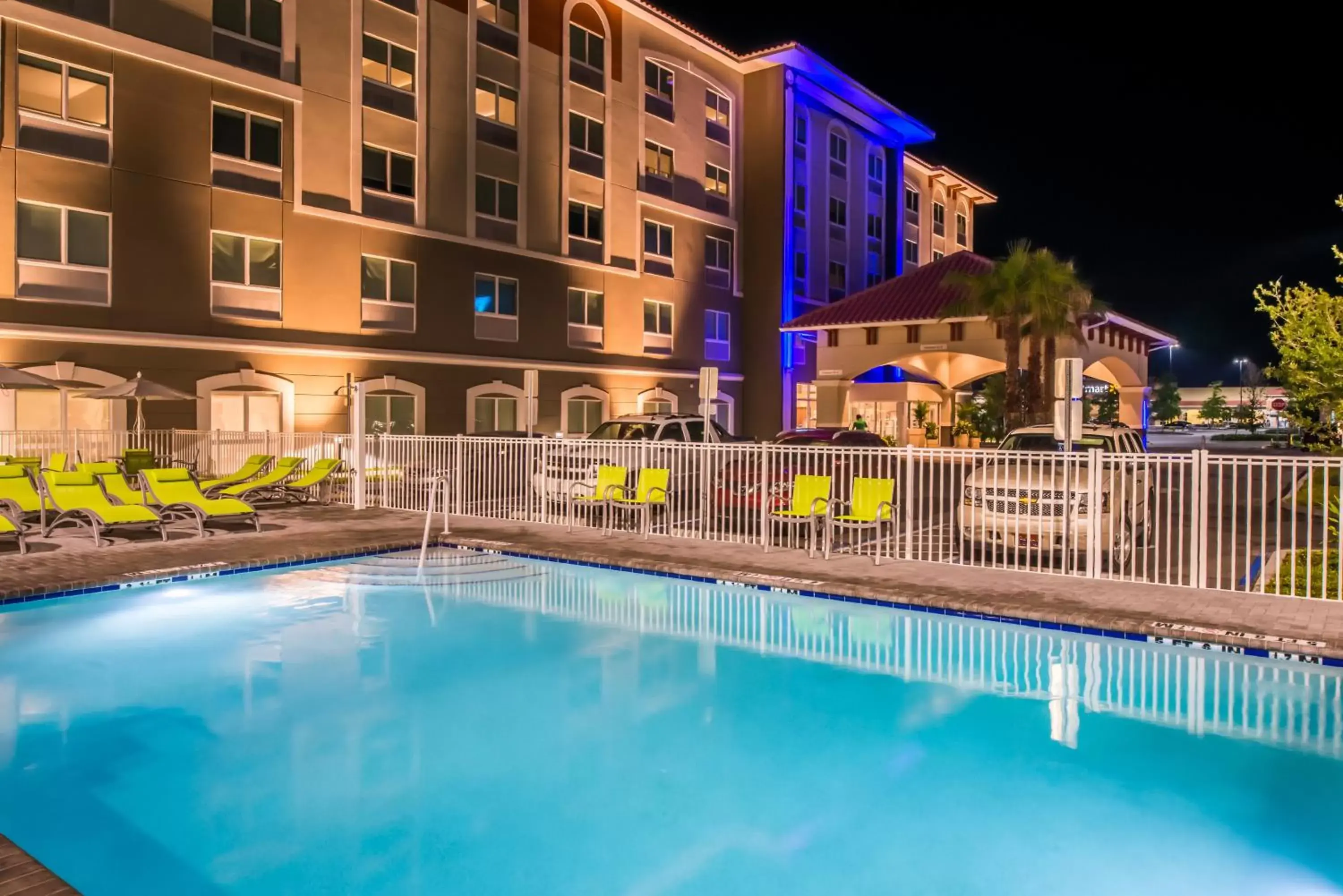 Swimming pool in Holiday Inn Express & Suites - St. Petersburg - Madeira Beach, an IHG Hotel