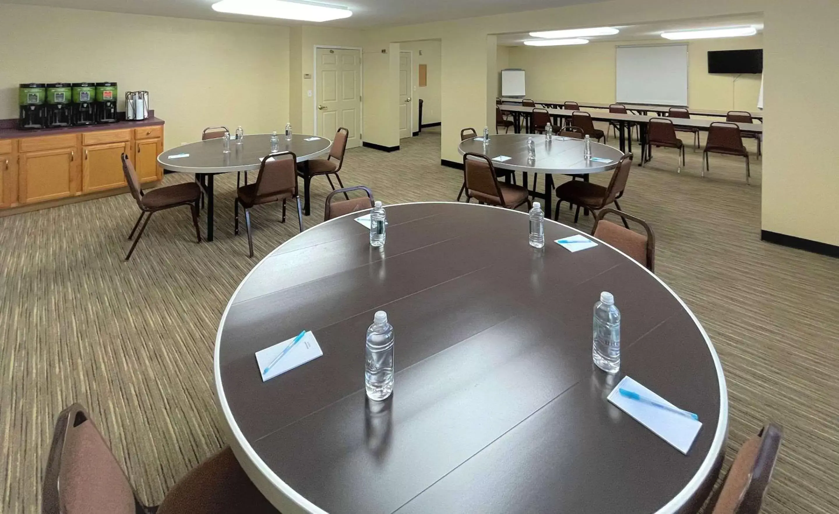 Meeting/conference room, Restaurant/Places to Eat in Smart Suites, Ascend Hotel Collection