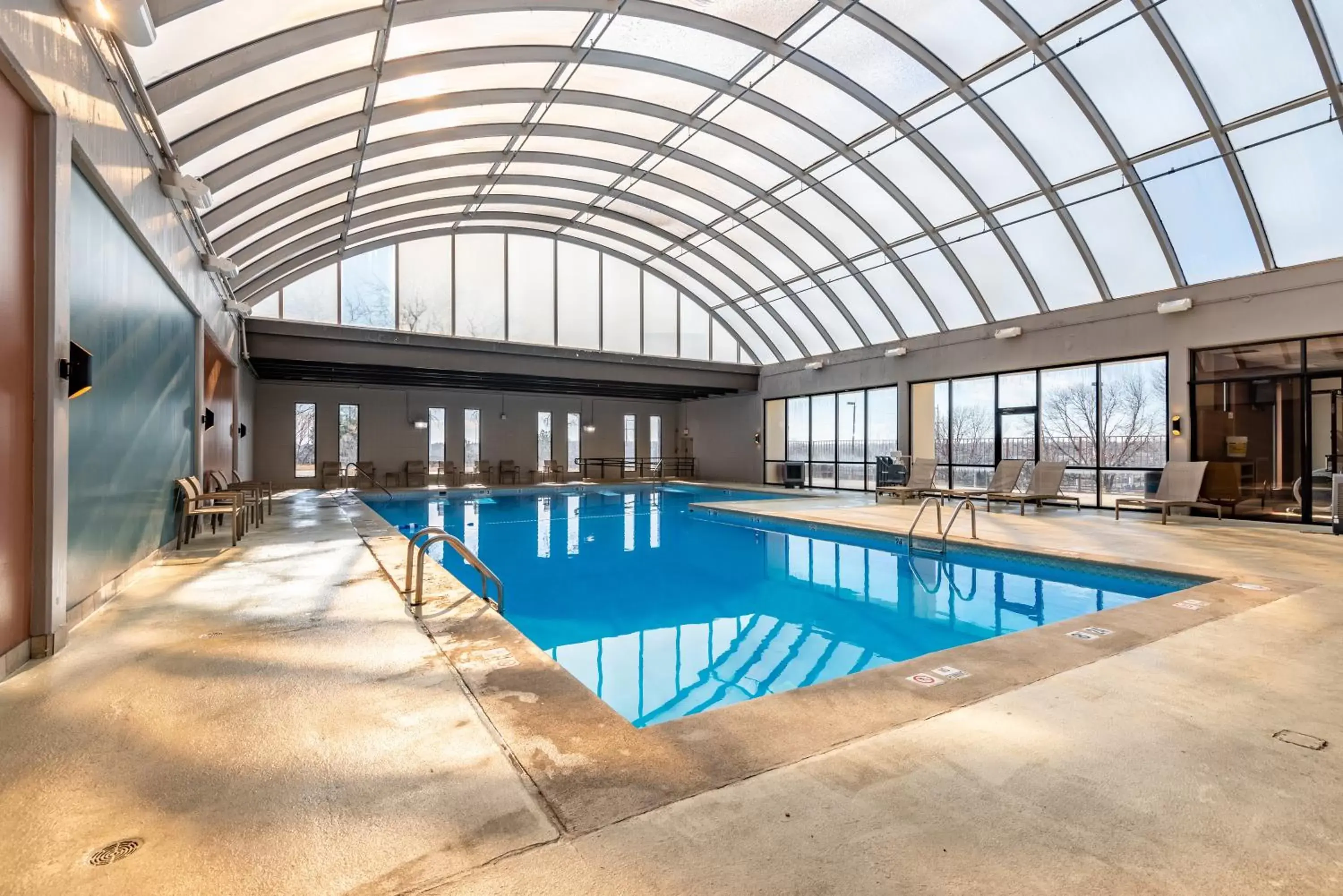 Swimming Pool in Wyndham Omaha Hotel - West Dodge