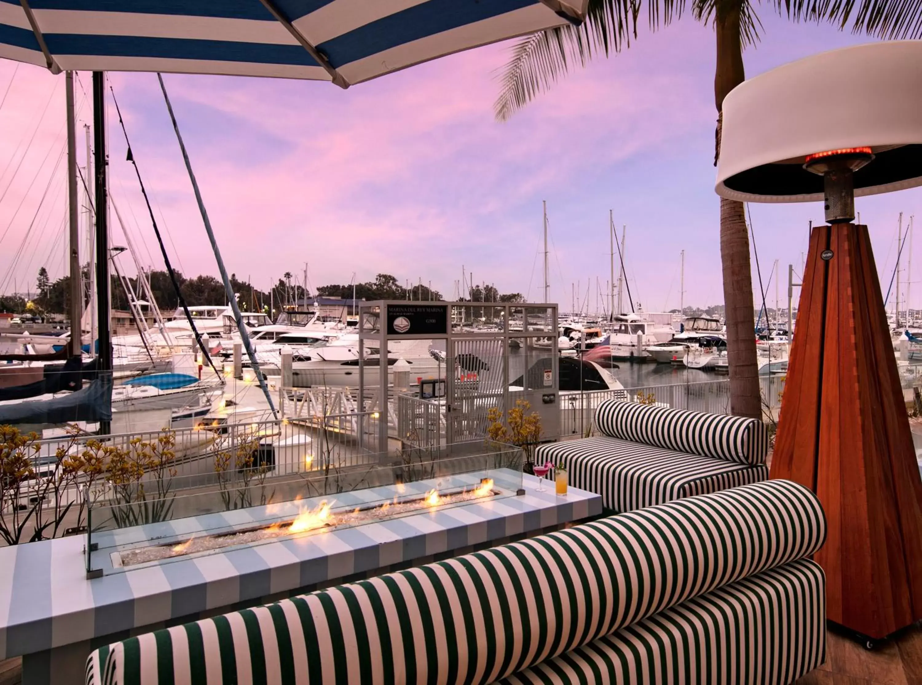 Restaurant/places to eat in Marina del Rey Hotel