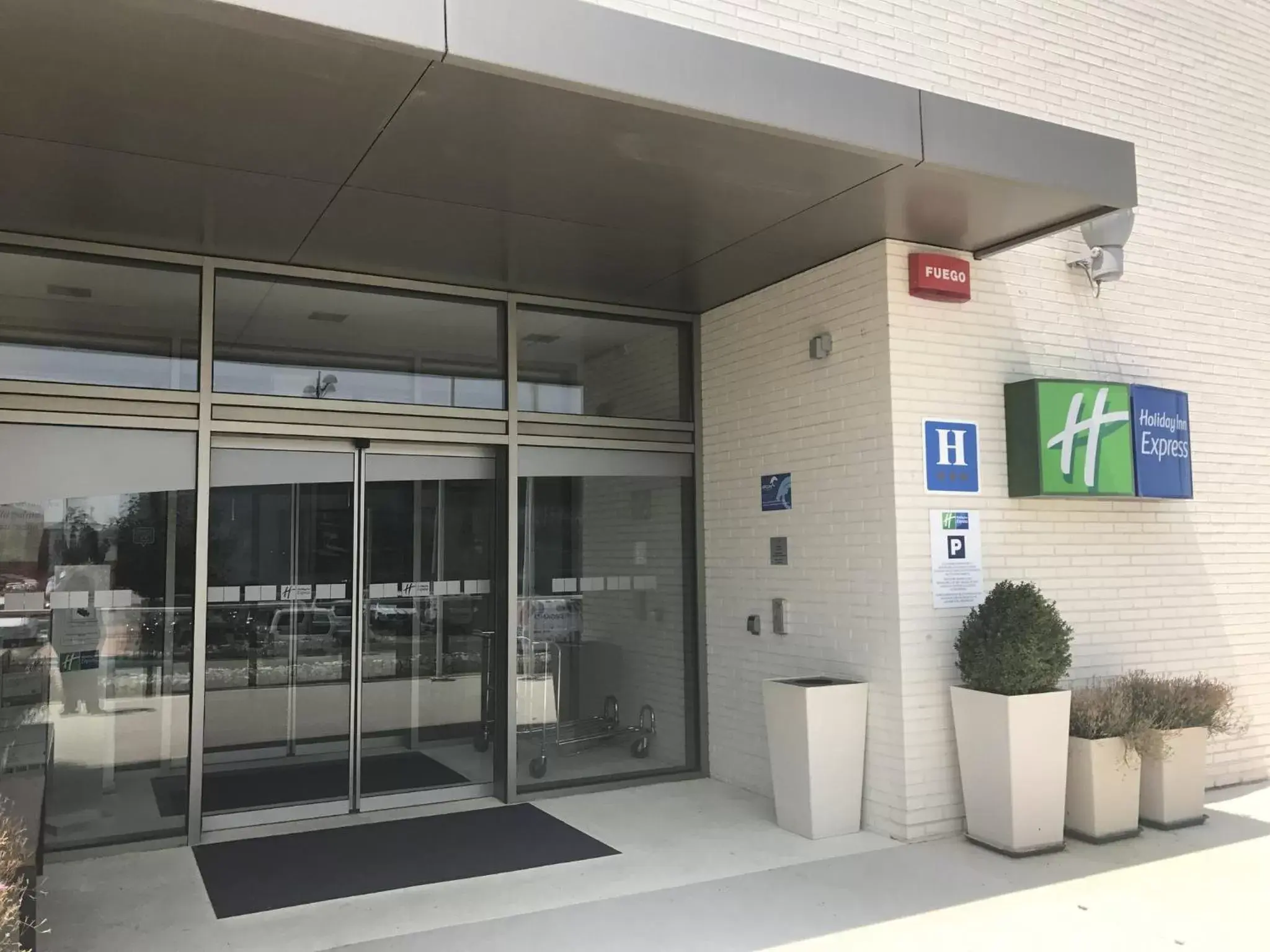 Property building in Holiday Inn Express Vitoria