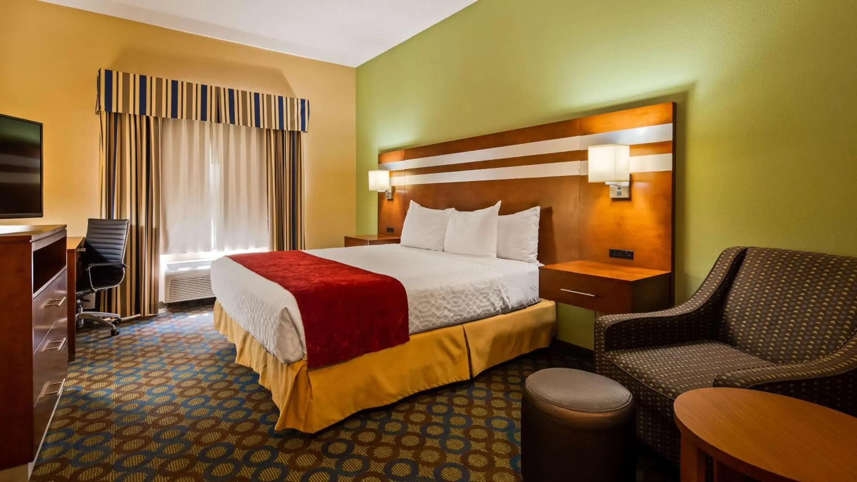 Bedroom, Bed in Best Western Troy Hotel