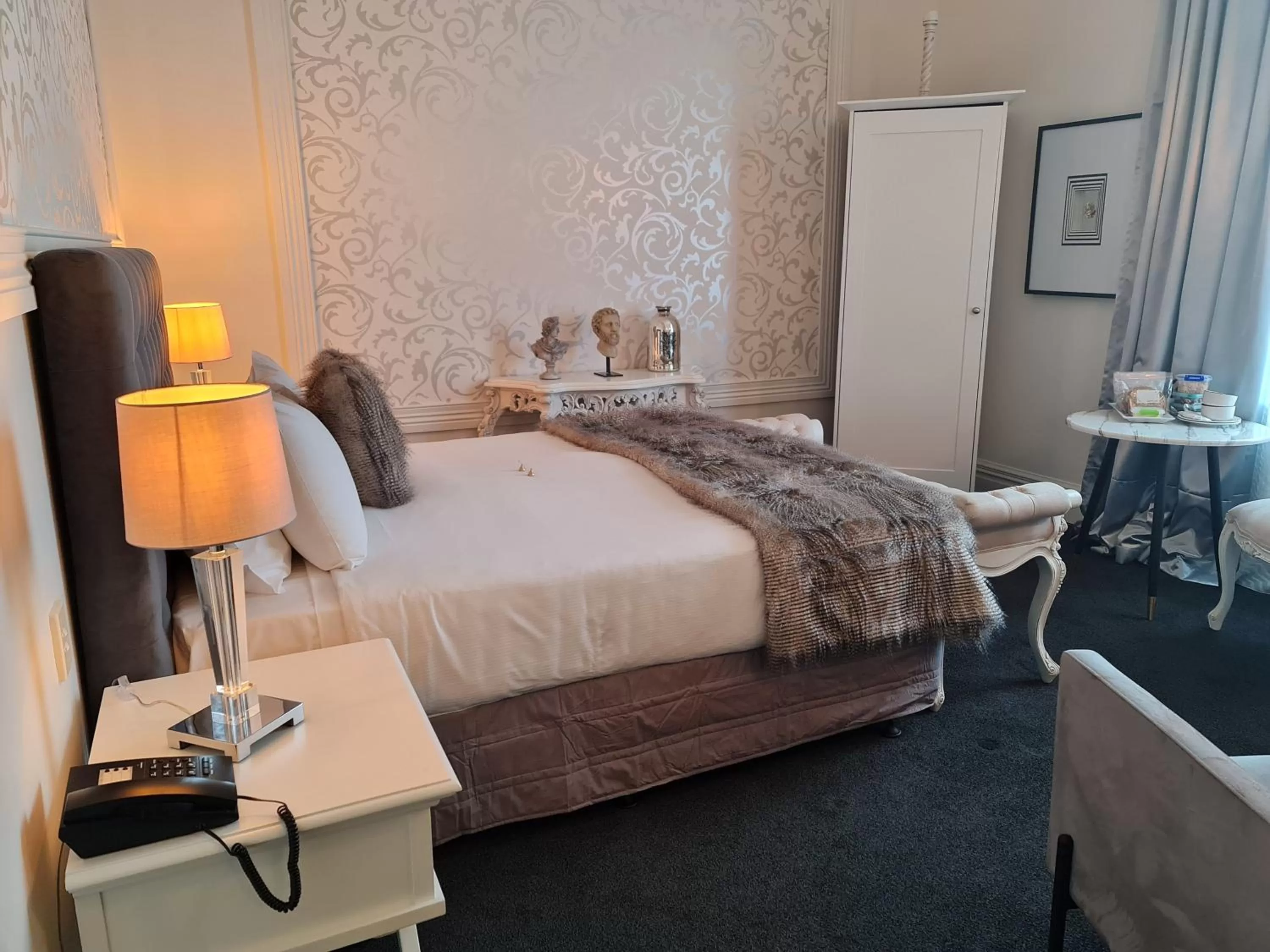 Bedroom, Bed in Hotel D'urville Blenheim