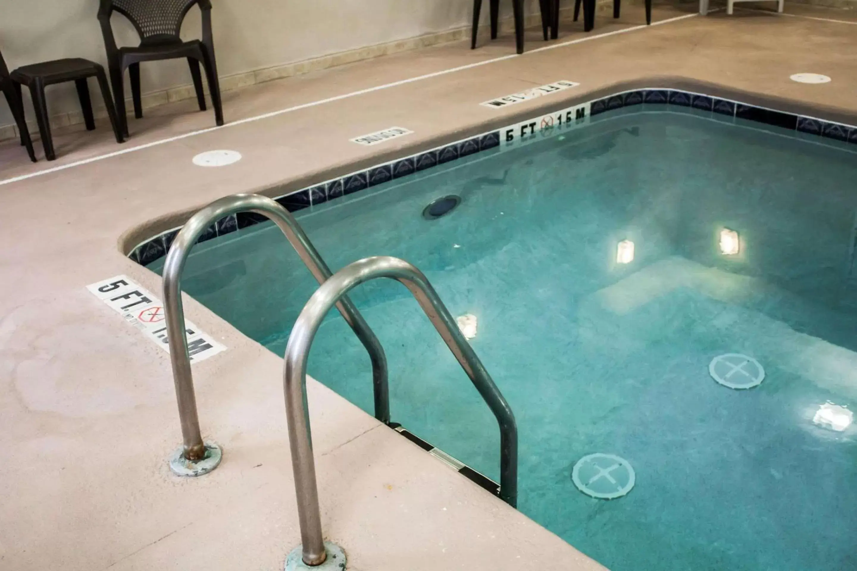 On site, Swimming Pool in Comfort Suites Brunswick