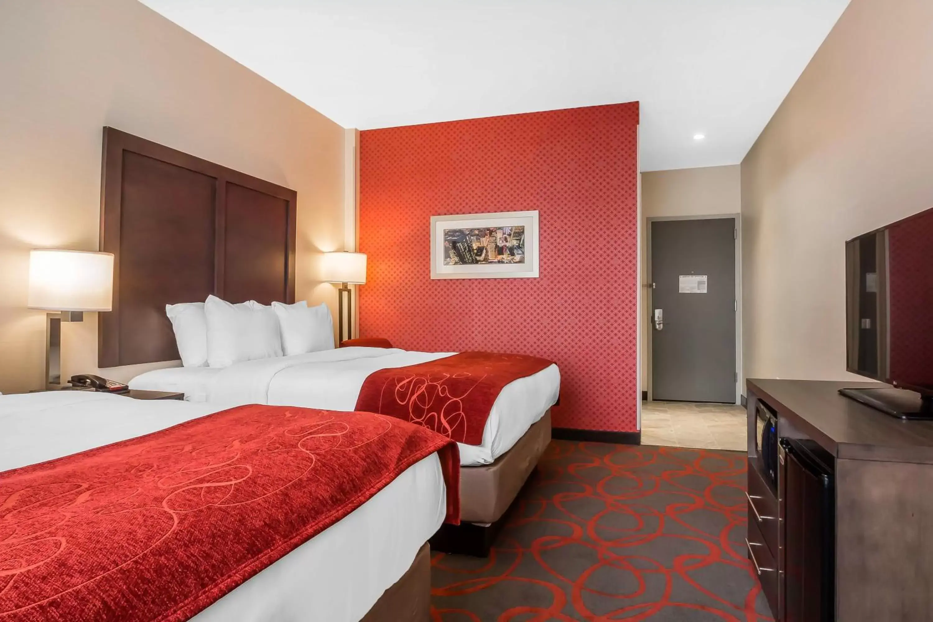 Bed in Comfort Inn & Suites near Stadium