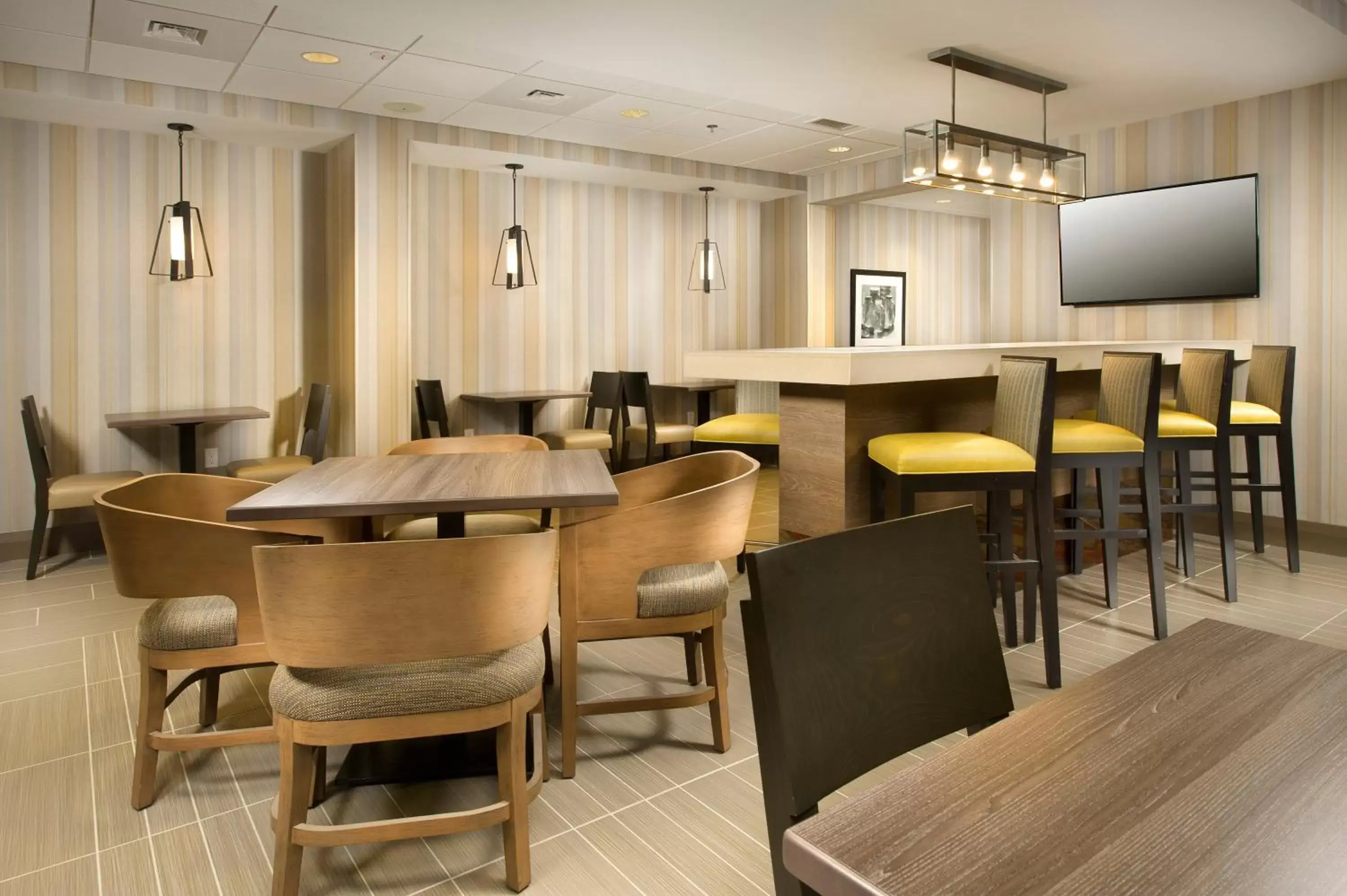 Breakfast, Restaurant/Places to Eat in Holiday Inn Express Boston North-Woburn, an IHG Hotel