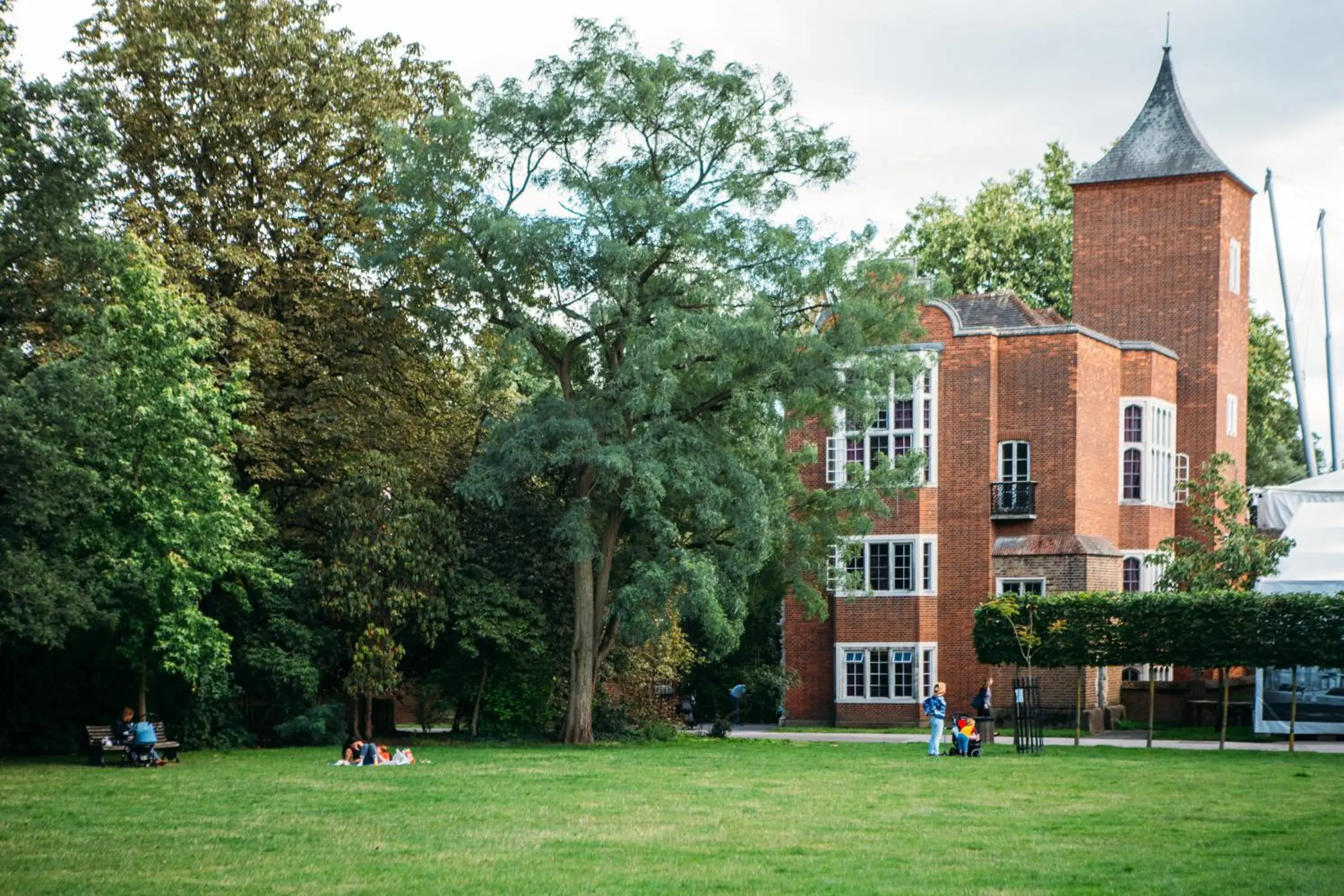 Garden, Property Building in Safestay London Kensington Holland Park