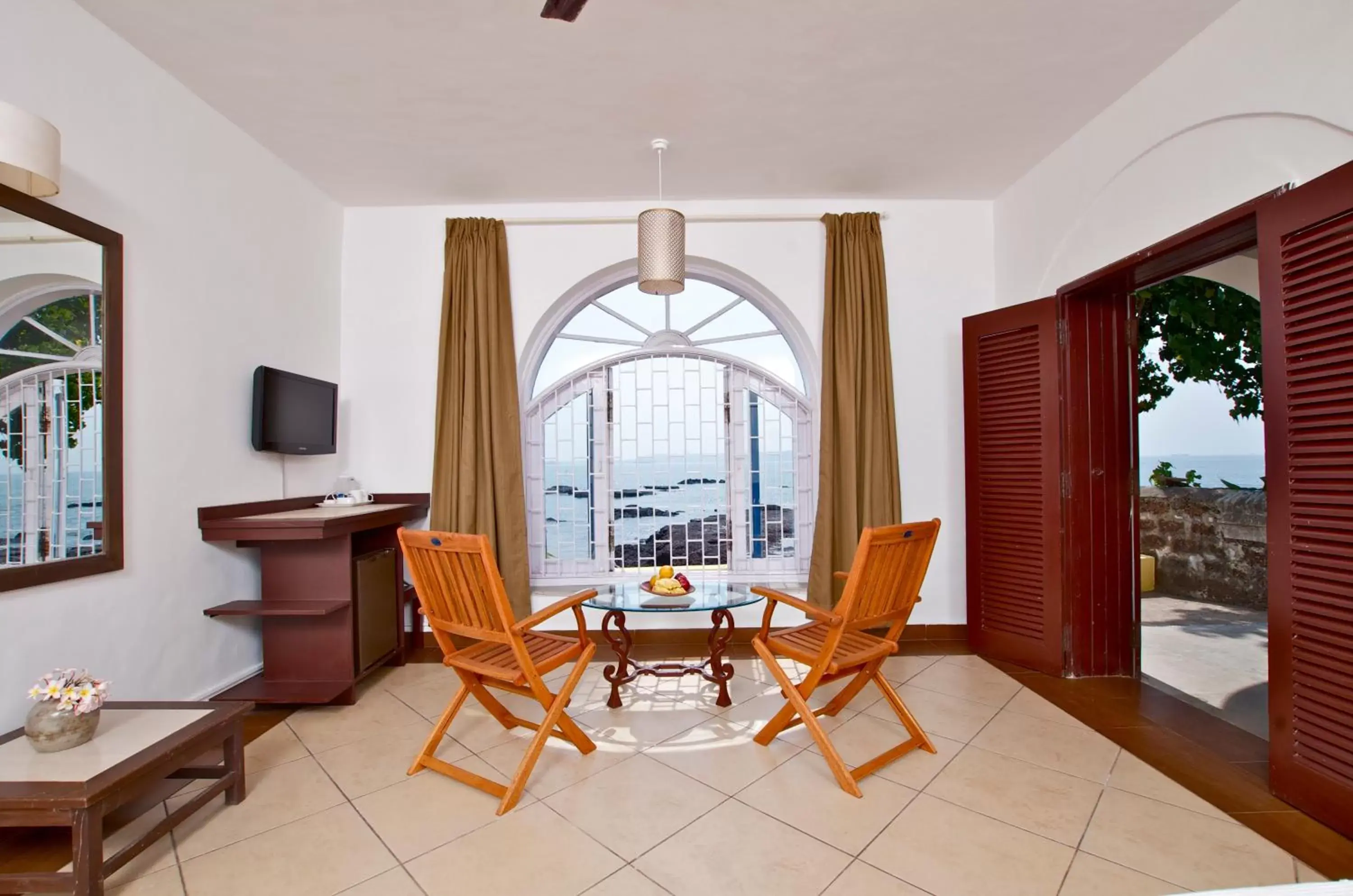 Living room, Dining Area in O Pescador an Indy Resort