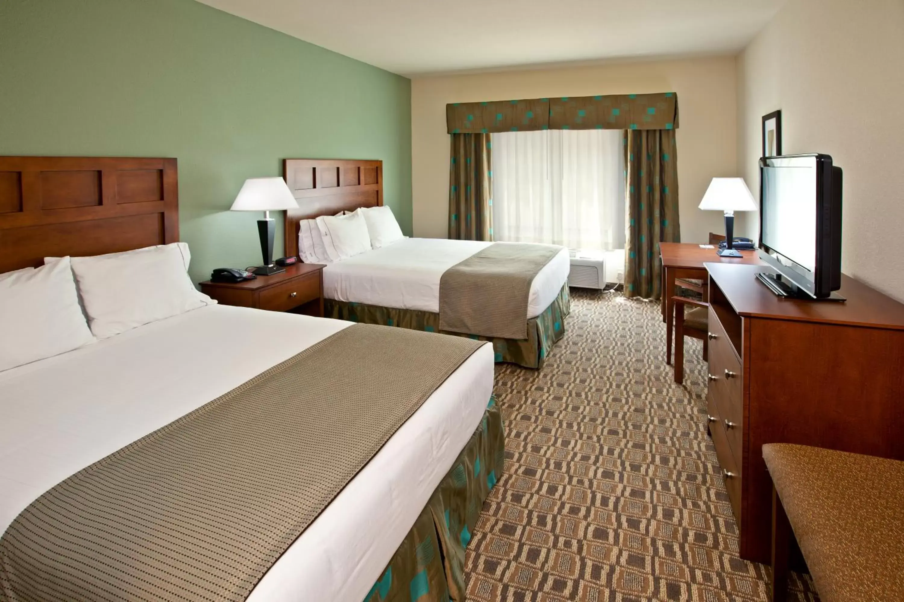 Photo of the whole room, Bed in Holiday Inn Express & Suites Ripley, an IHG Hotel