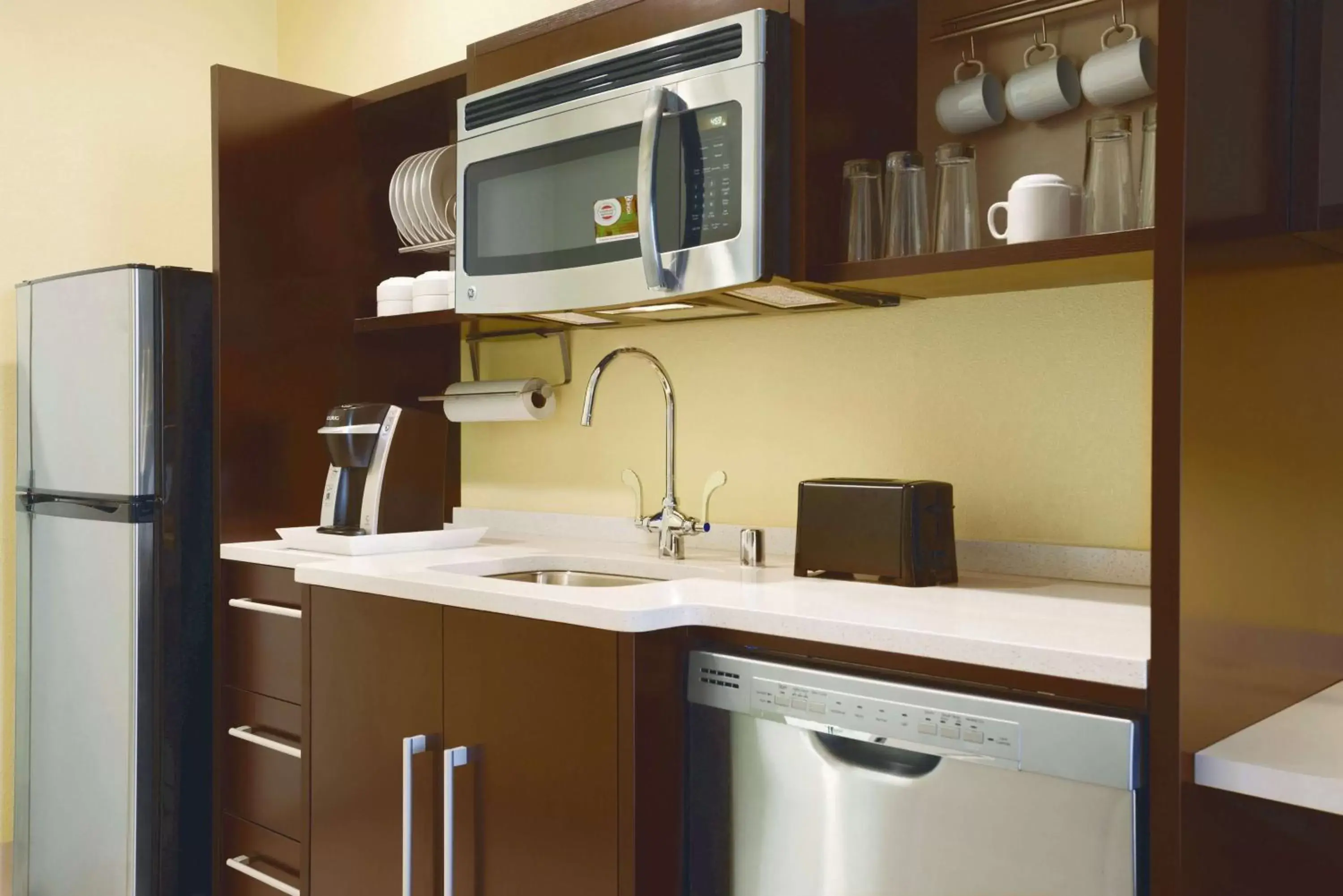 Kitchen or kitchenette, Kitchen/Kitchenette in Home2Suites Pittsburgh Cranberry