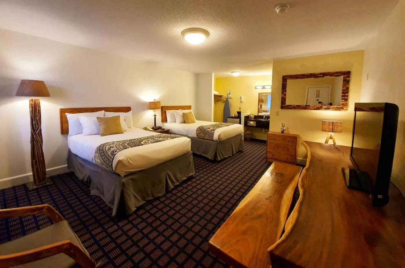 Photo of the whole room, Bed in PIER BLUE INN Old Saybrook - Essex