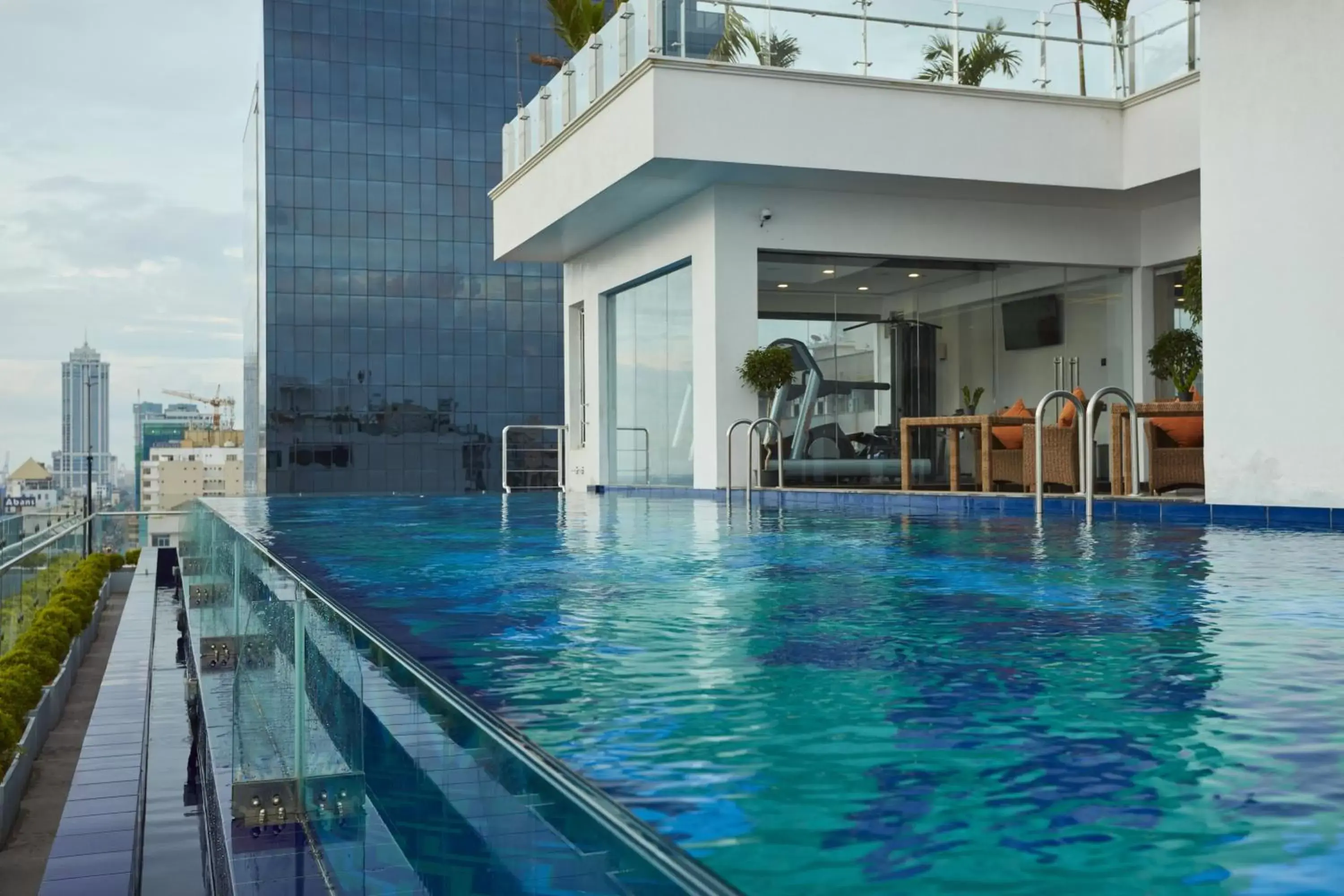 Swimming Pool in Mandarina Colombo