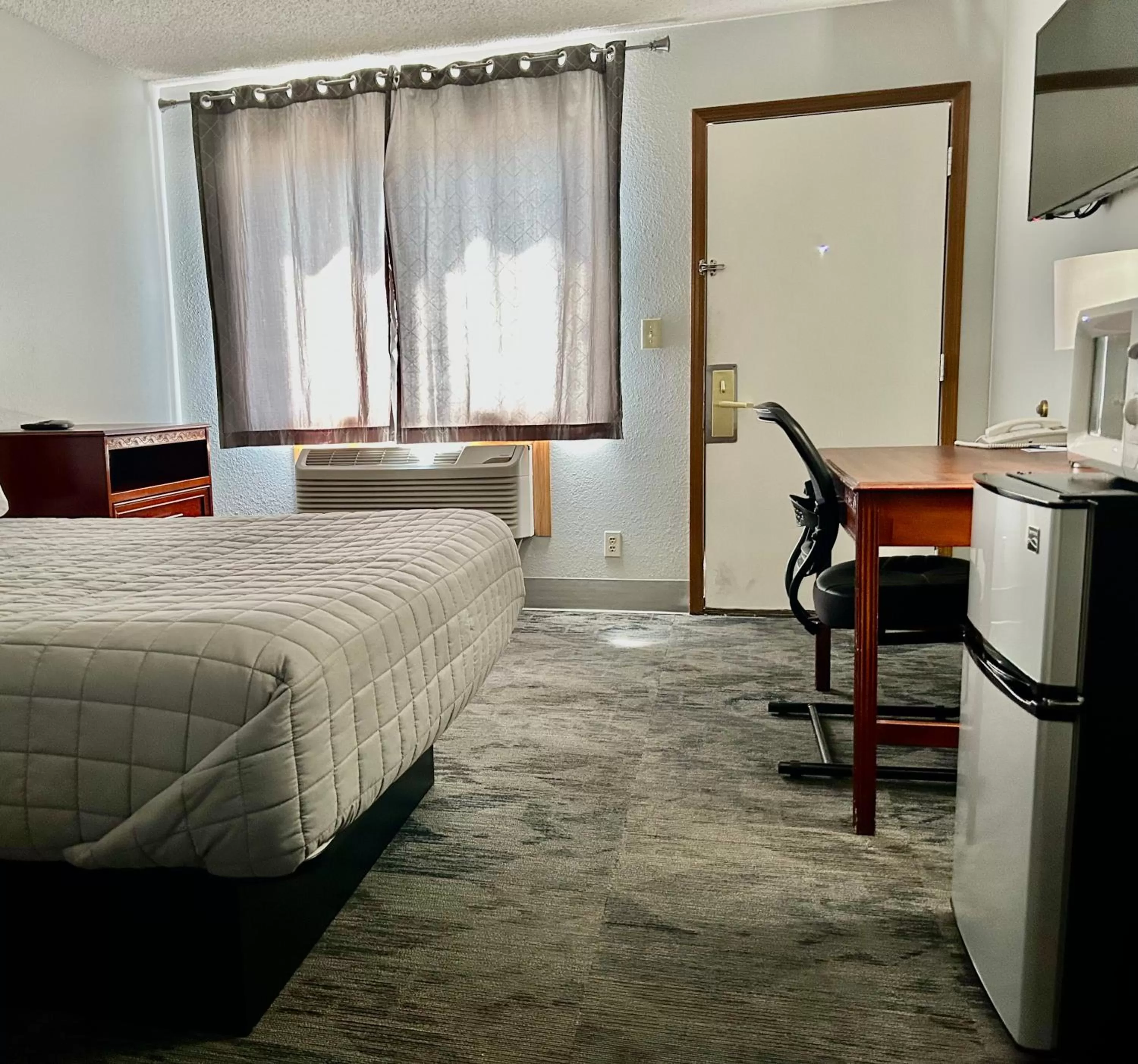 Bed in Travelodge by Wyndham Lincoln South