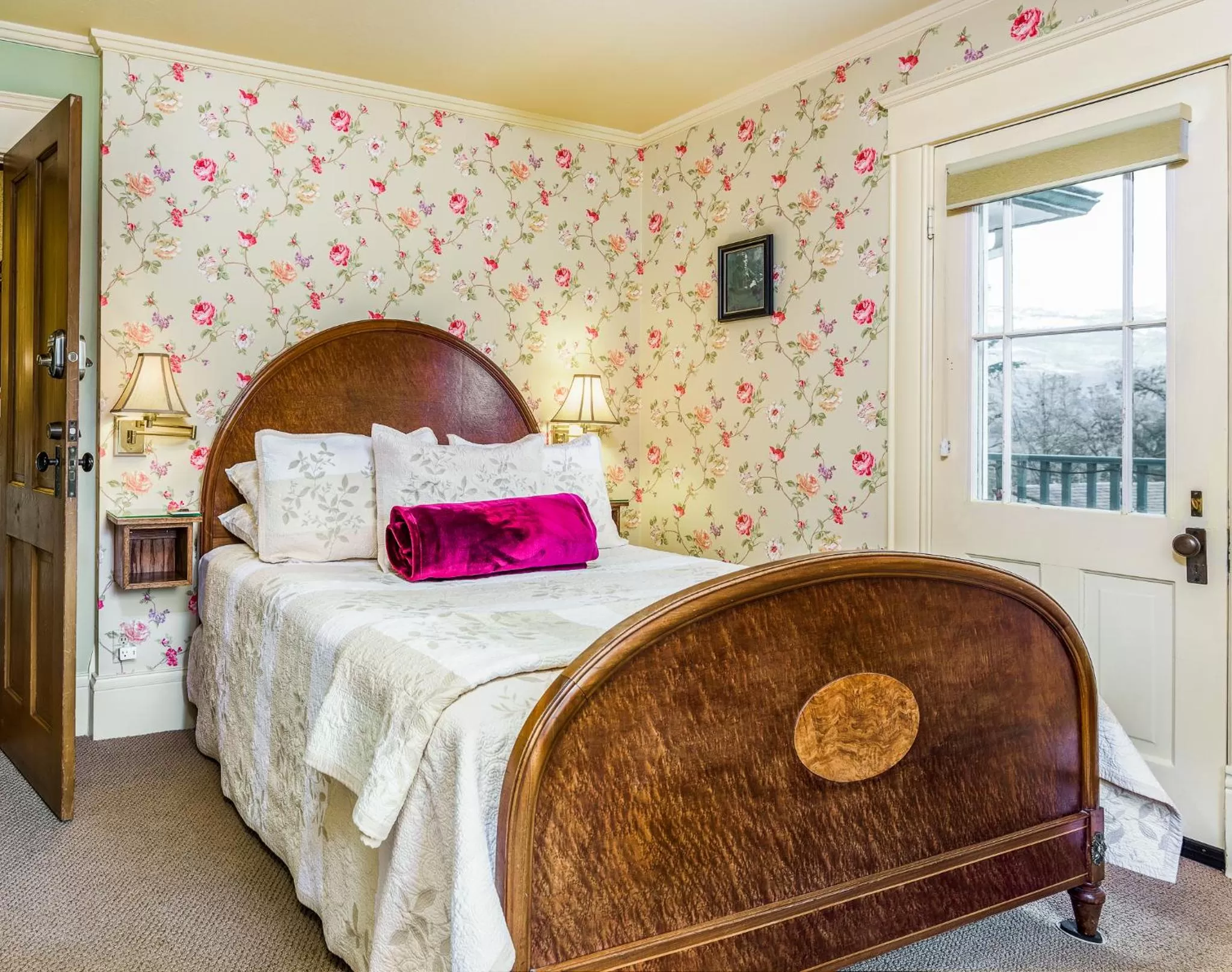 TV and multimedia, Bed in Abigail's Bed and Breakfast Inn