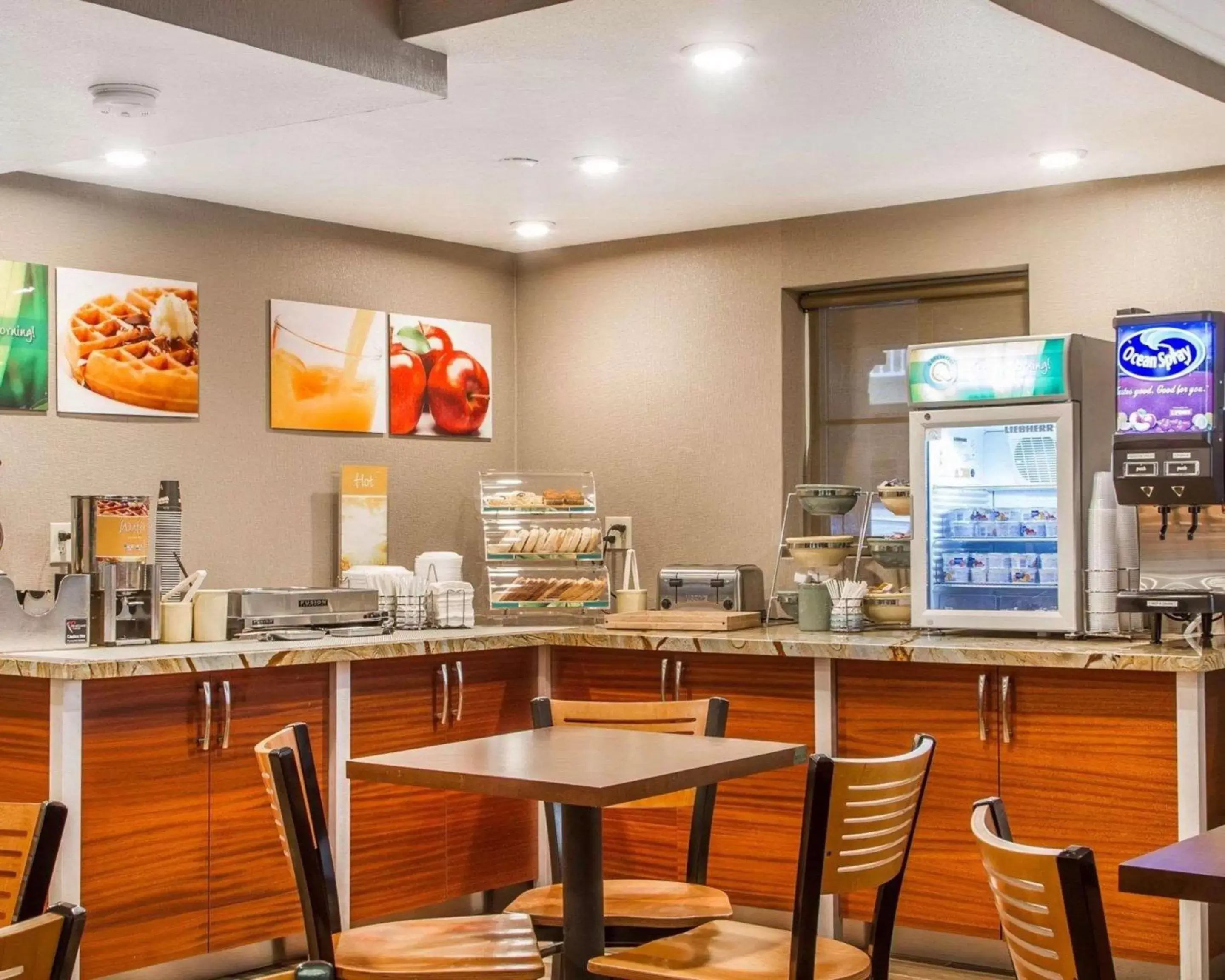 Breakfast, Restaurant/Places to Eat in Quality Inn Sacramento