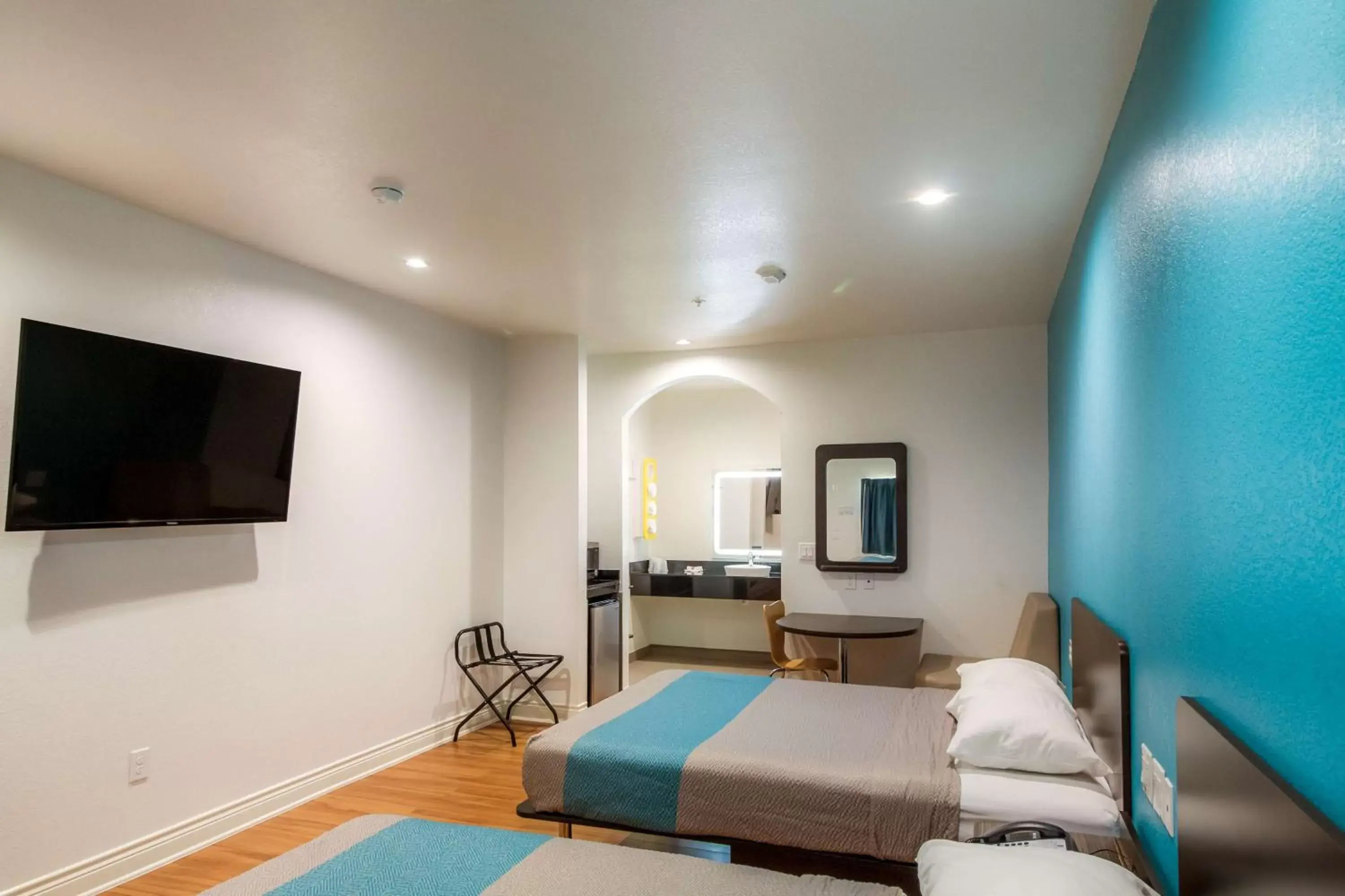 Queen Room with Two Queen Beds - Disability Access - Roll In Shower in Motel 6-Houston, TX - North Queen Room with Two Queen Beds - Disability Access - Roll In Shower in Motel 6-Houston, TX - North