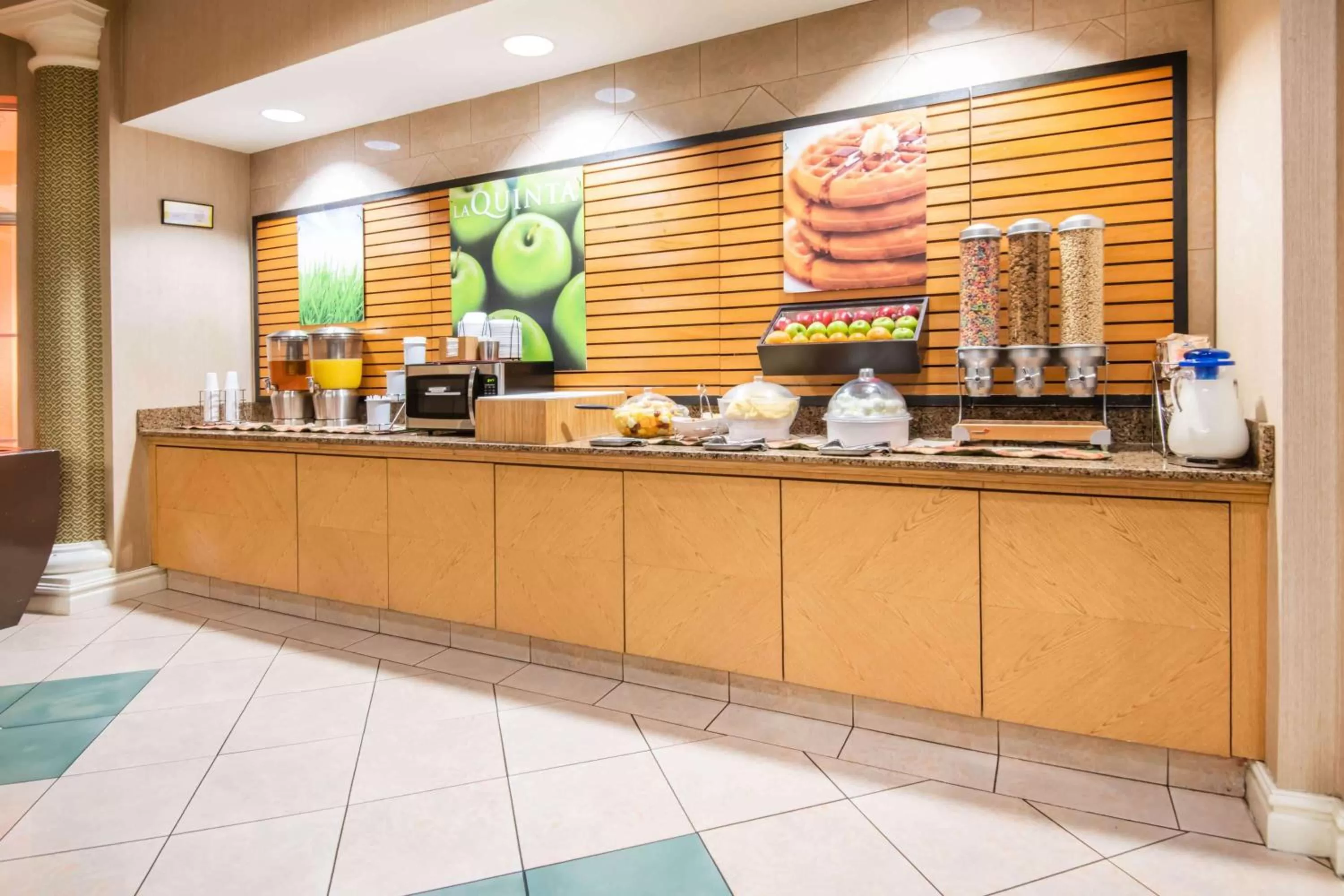 Breakfast in La Quinta by Wyndham Colorado Springs South Airport