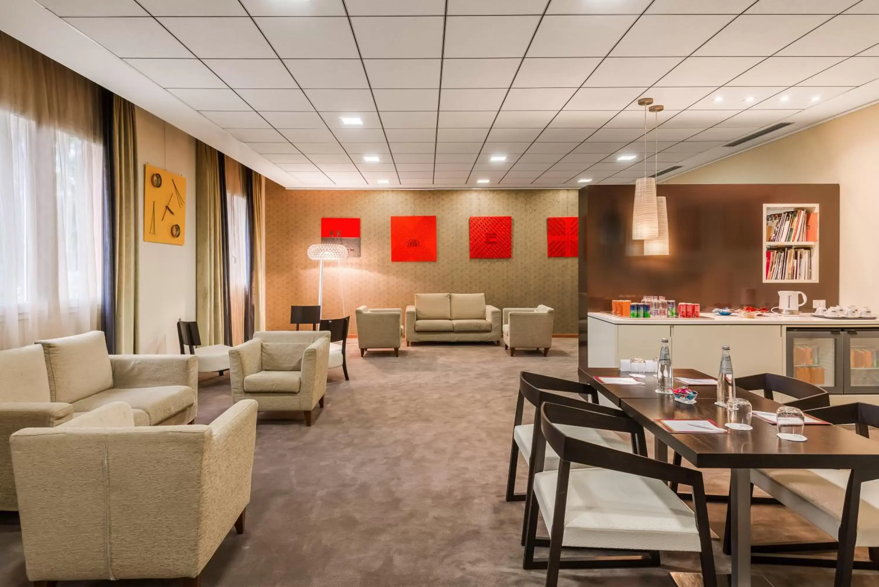 Meeting/conference room, Restaurant/Places to Eat in Crowne Plaza Venice East, an IHG Hotel