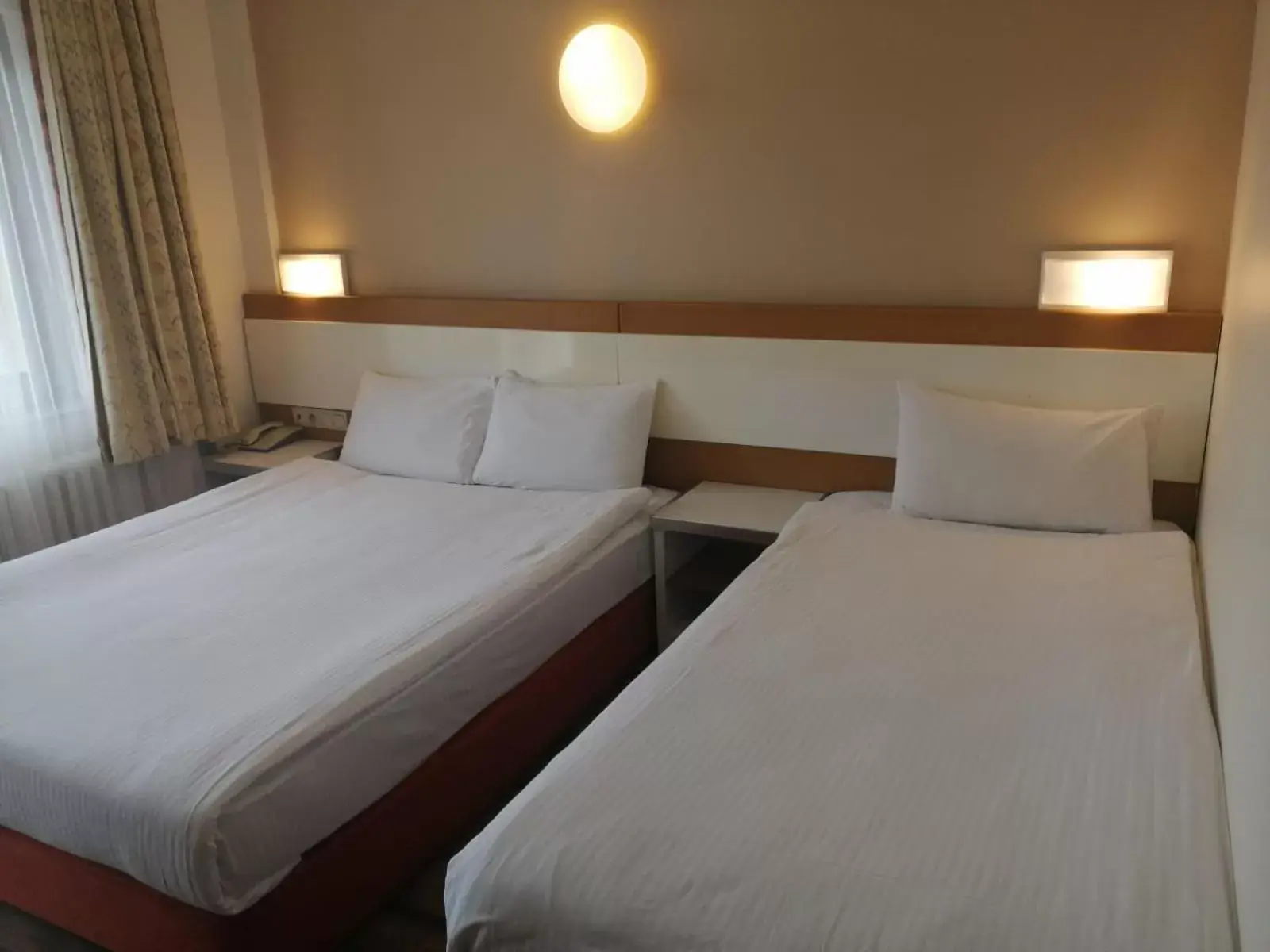 Bedroom, Bed in Iris Hotel