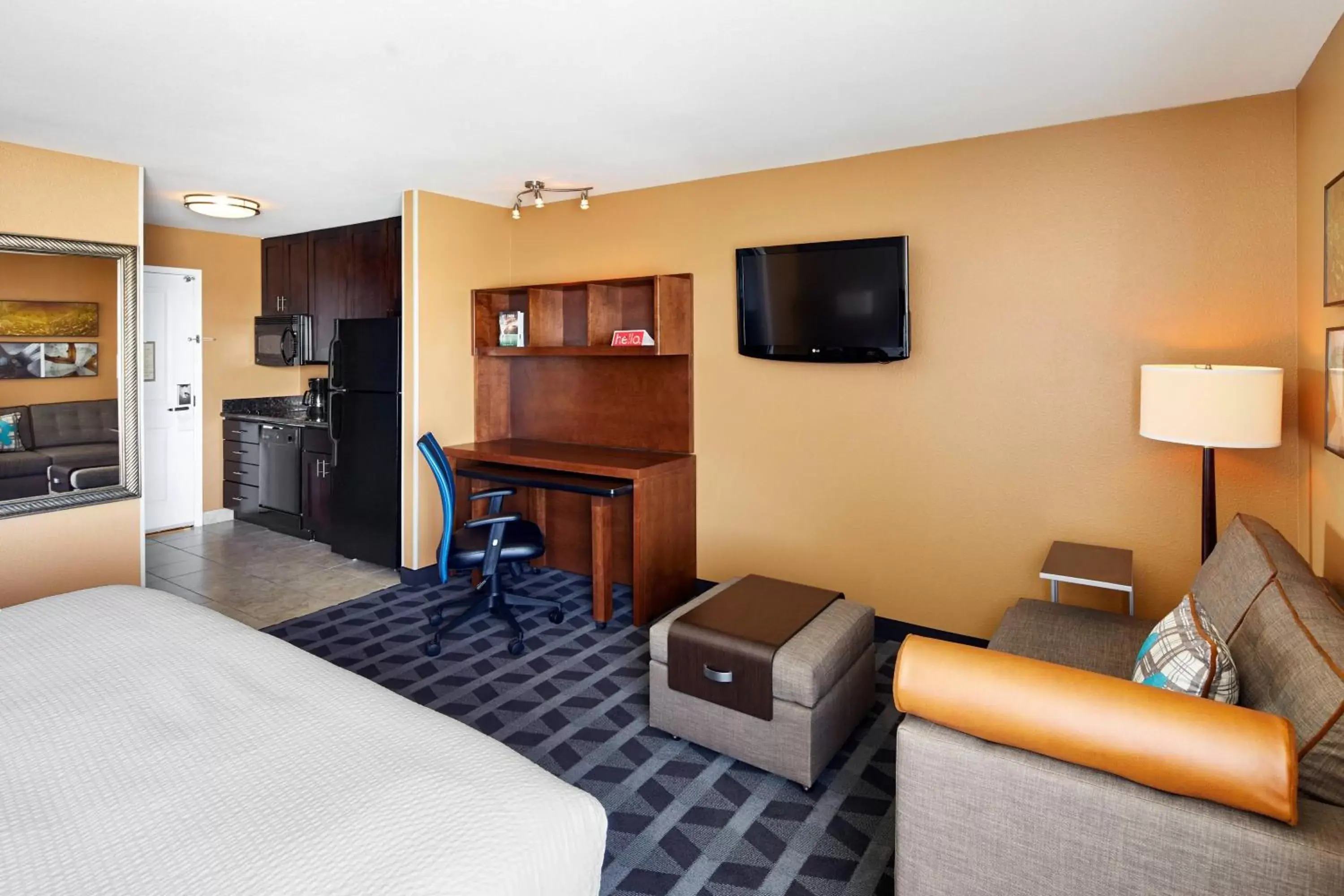 Photo of the whole room, TV/Entertainment Center in TownePlace Suites by Marriott Midland