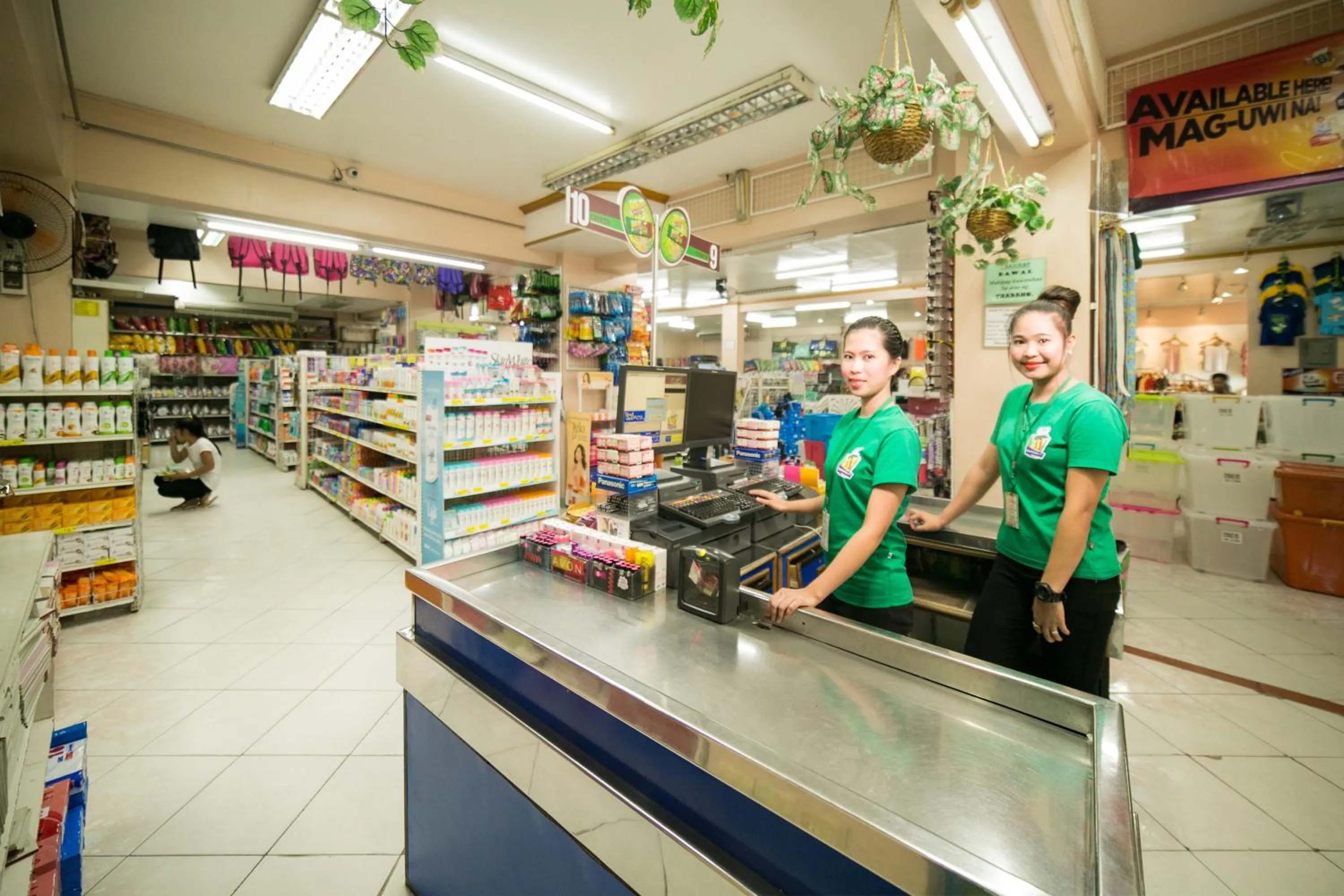 On-site shops in 950 Condotel