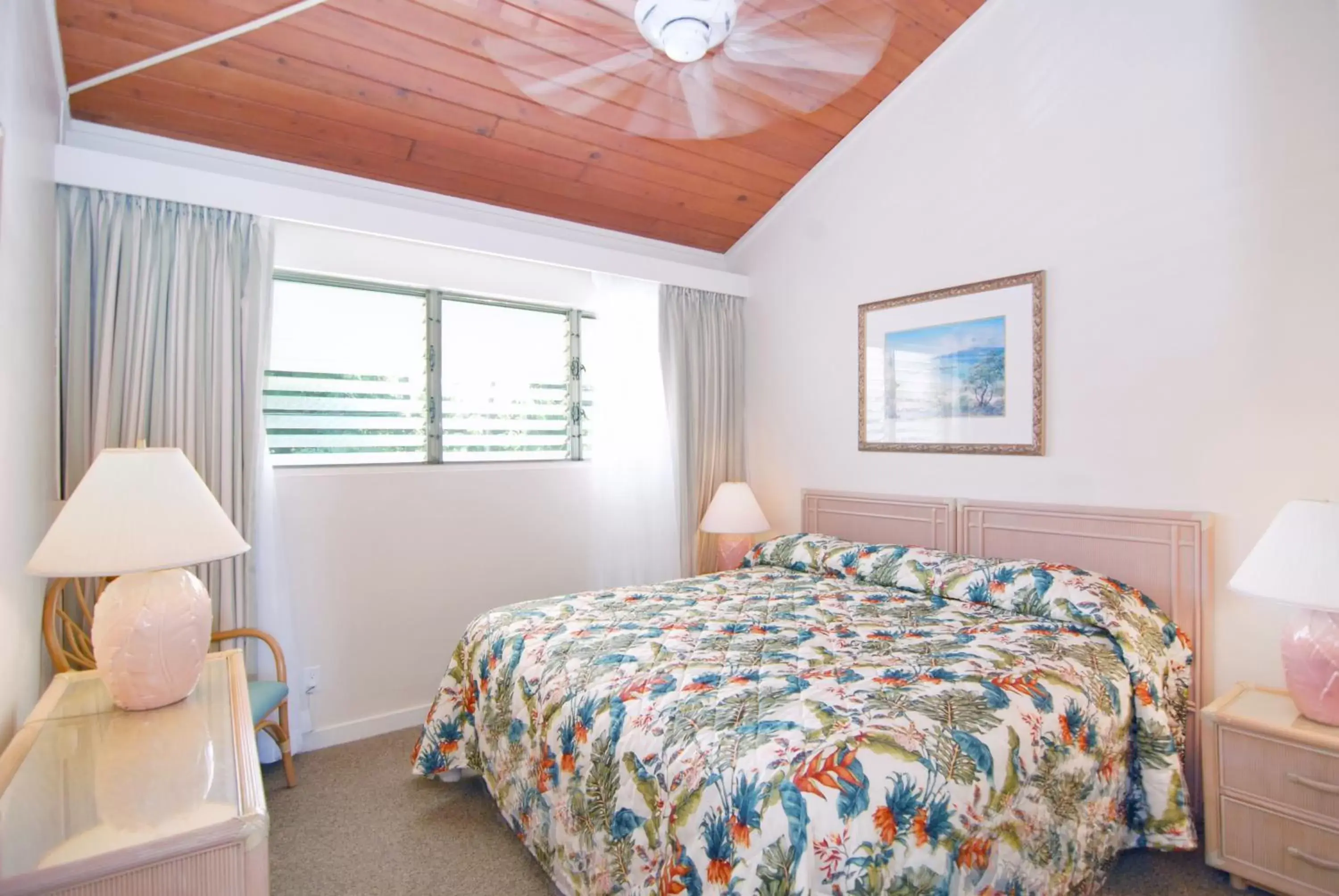 Bedroom, Bed in Napili Sunset Beach Front Resort
