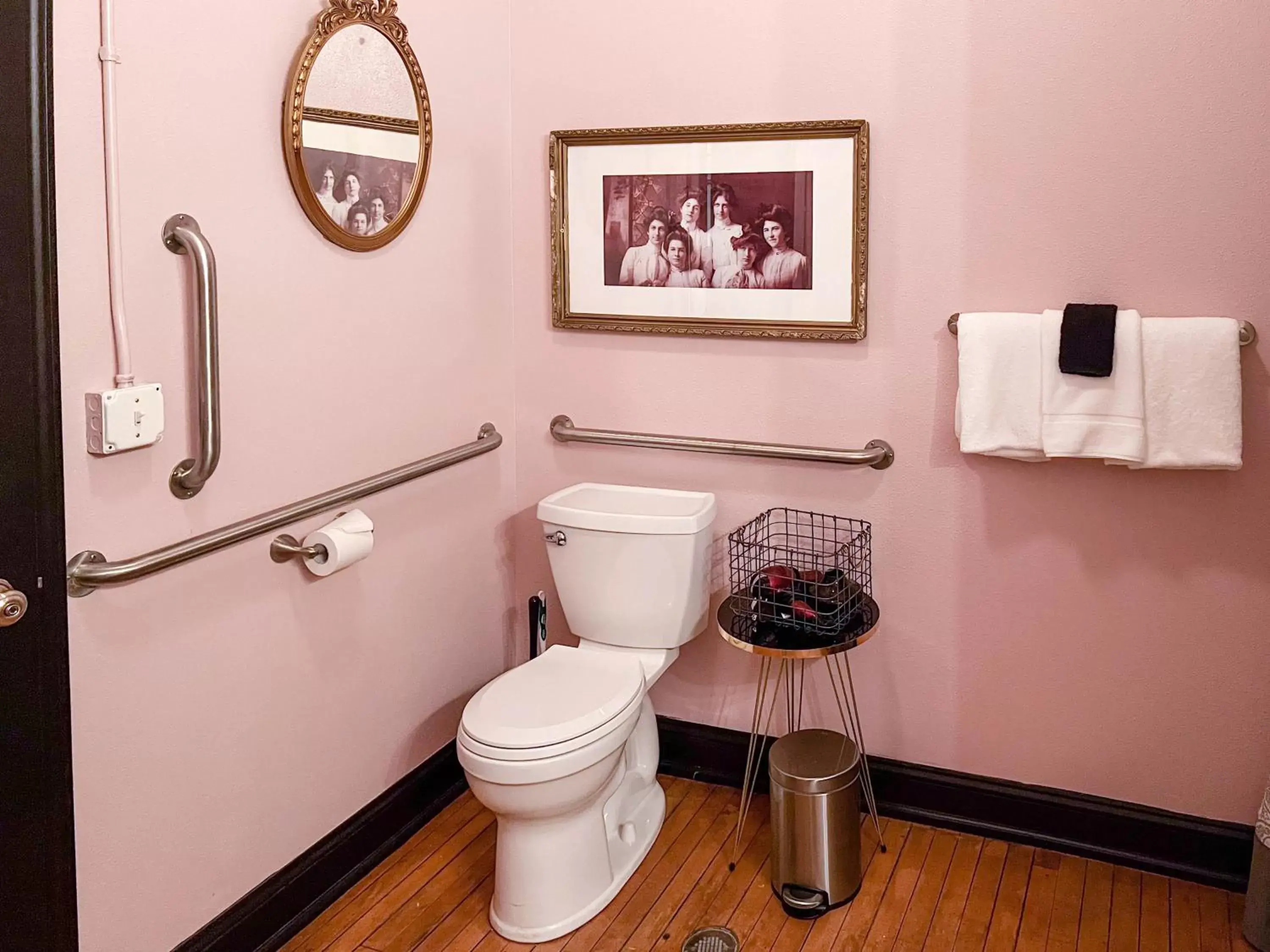 Toilet, Bathroom in The Oliver Inn