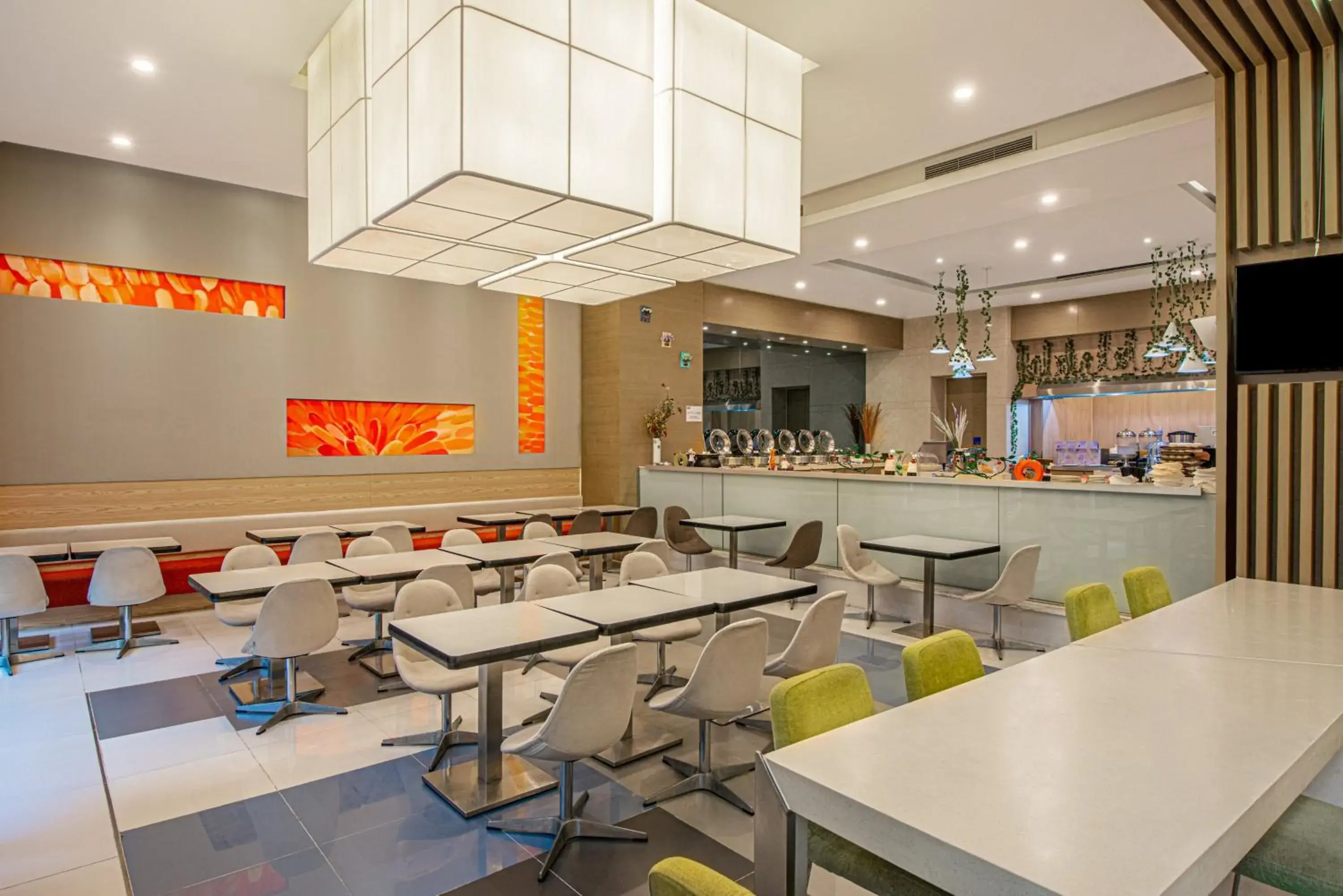 Restaurant/places to eat in Holiday Inn Express Weihai Hi-Tech Zone by IHG Restaurant/places to eat in Holiday Inn Express Weihai Hi-Tech Zone by IHG