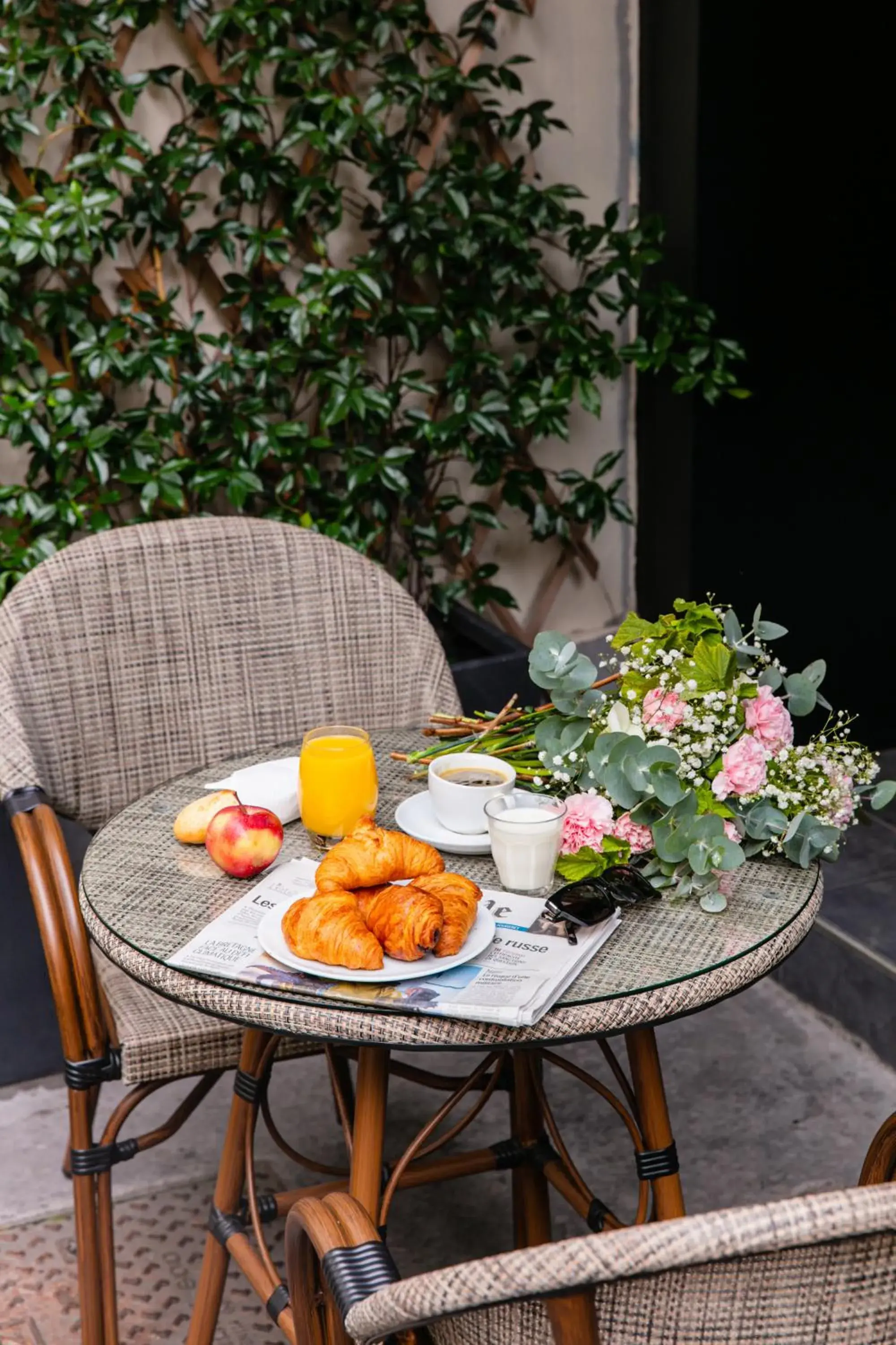 Breakfast in Snob Hotel by Elegancia