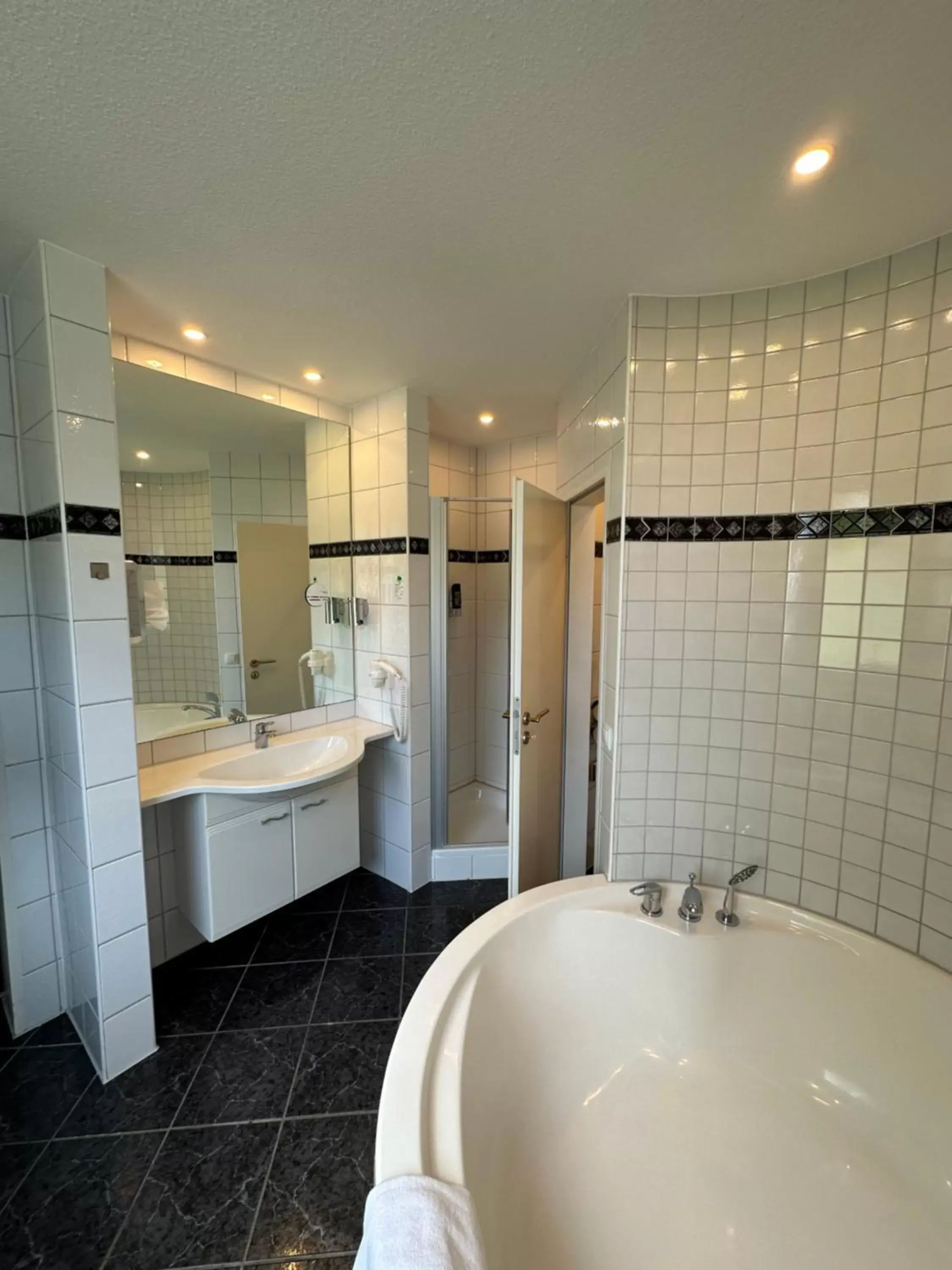 Shower, Bathroom in Nordseehotel Wilhelmshaven