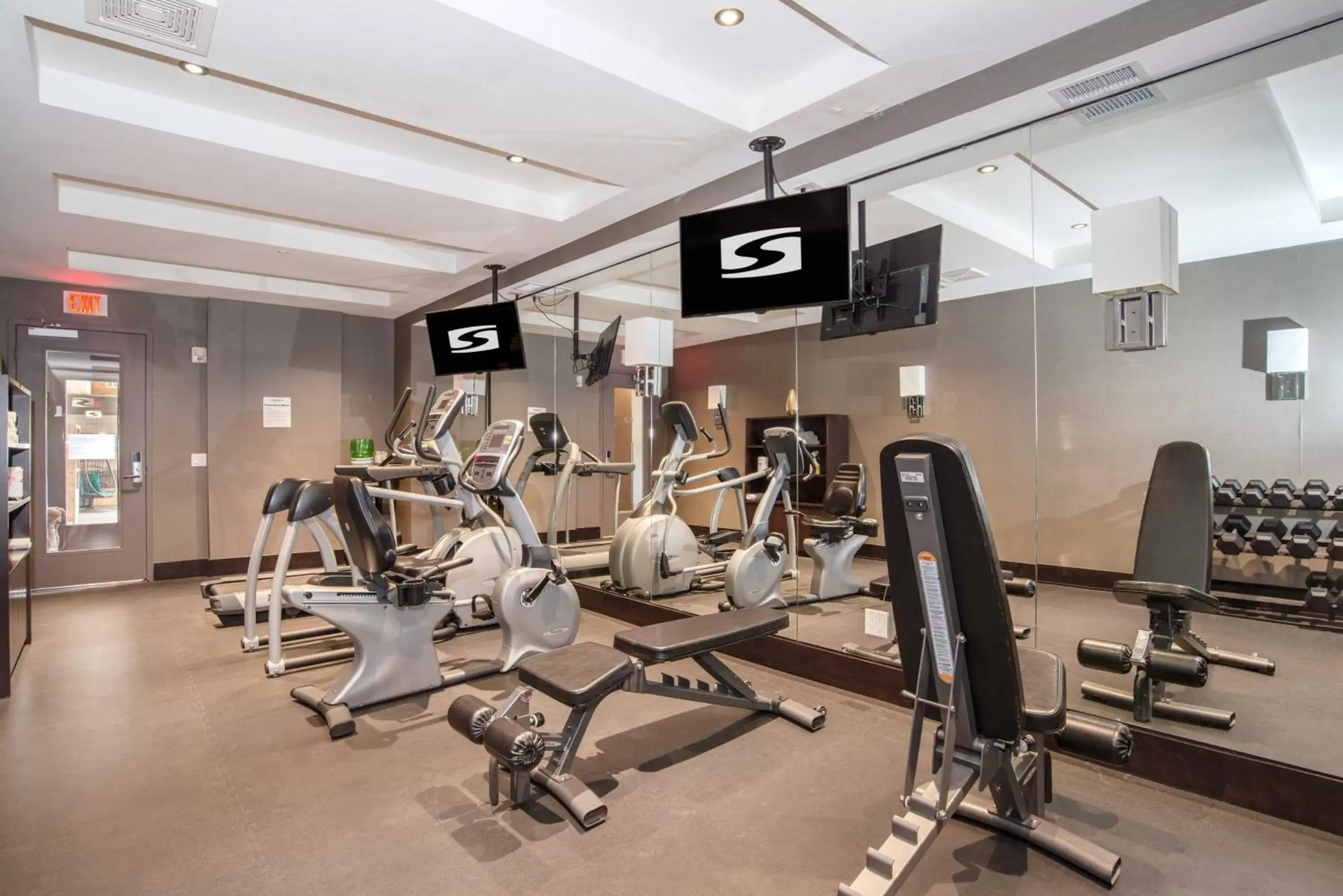 Fitness centre/facilities, Fitness Center/Facilities in Sandman Hotel Oakville