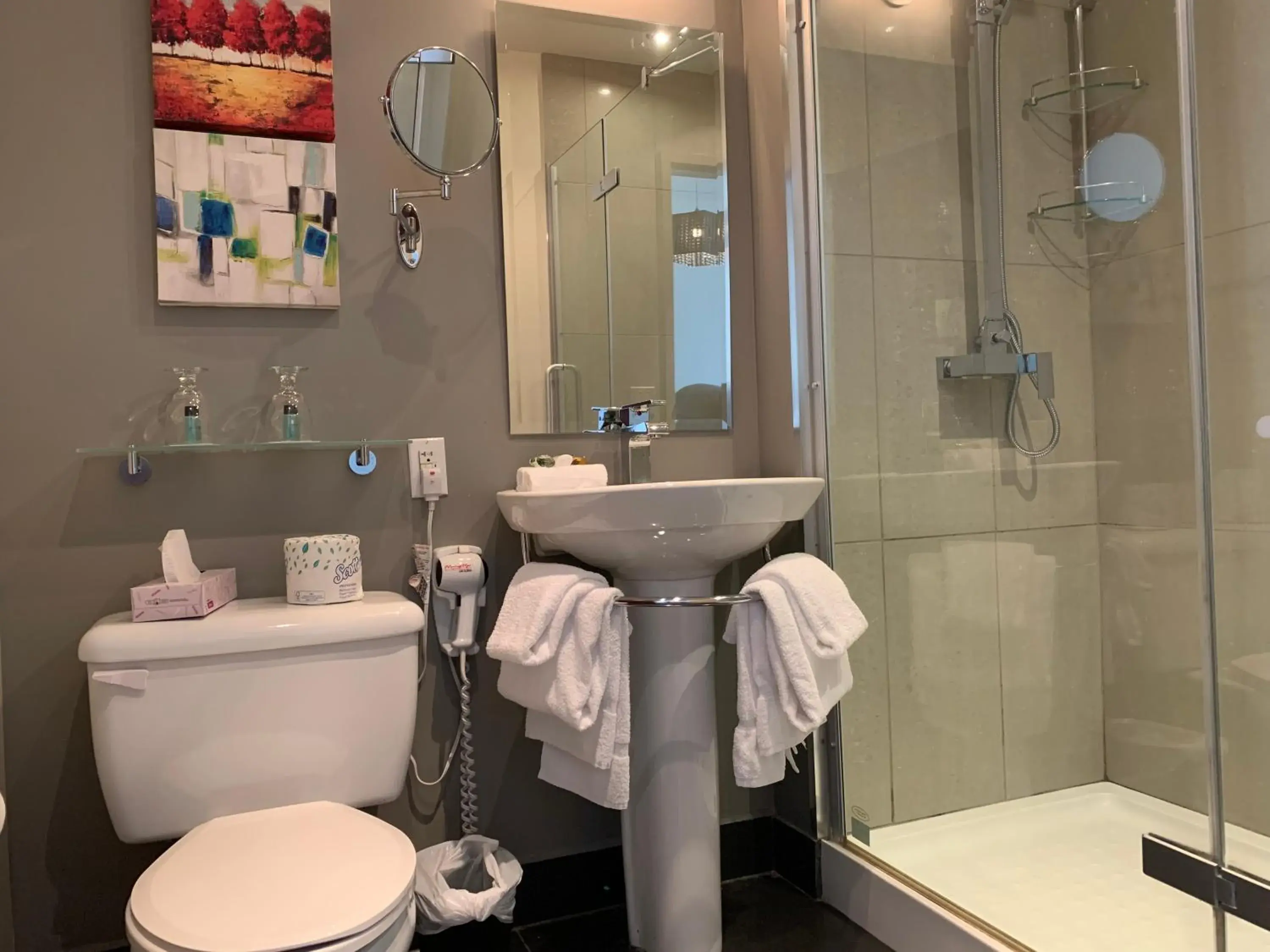 Shower, Bathroom in Hotel Le Saint-Paul